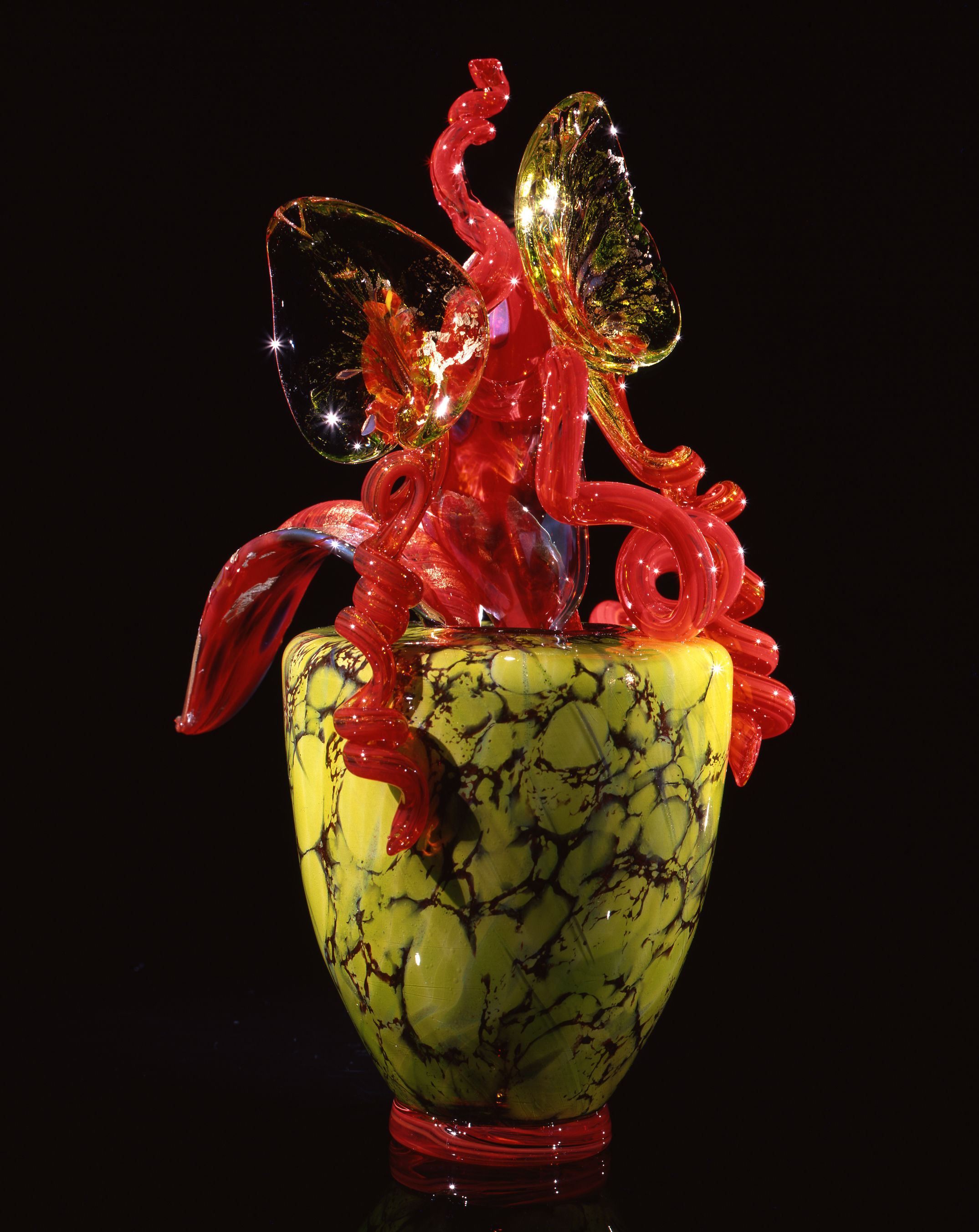  Dale Chihuly,&nbsp; Chartreuse Piccolo Venetian with Red Flowers&nbsp; (1993, glass, 11 x 8 x 7&nbsp;inches) 