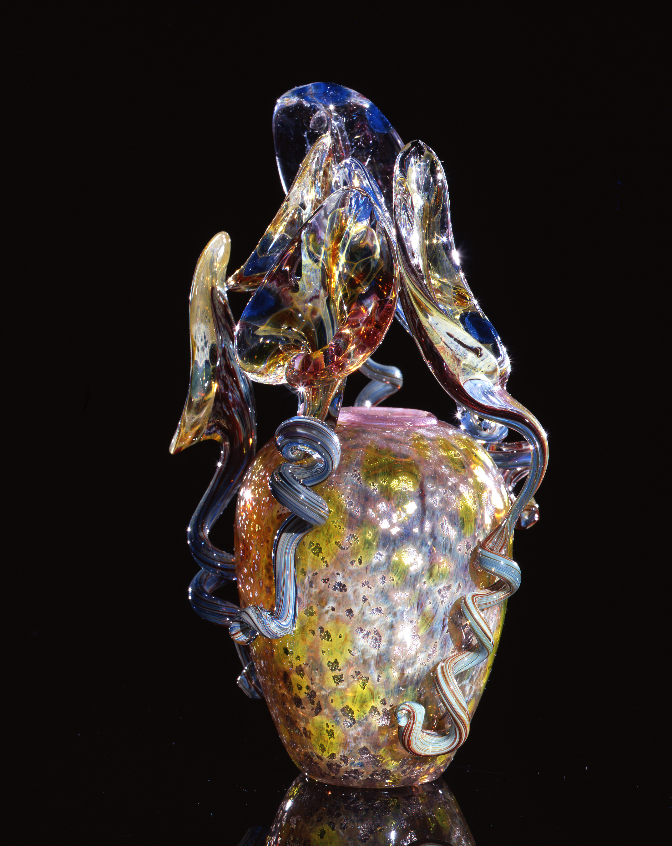  Dale Chihuly,  Lavender Piccolo Venetian with Cerulean Lilies&nbsp; (1993, glass, 8 x 5 x 5 inches) 