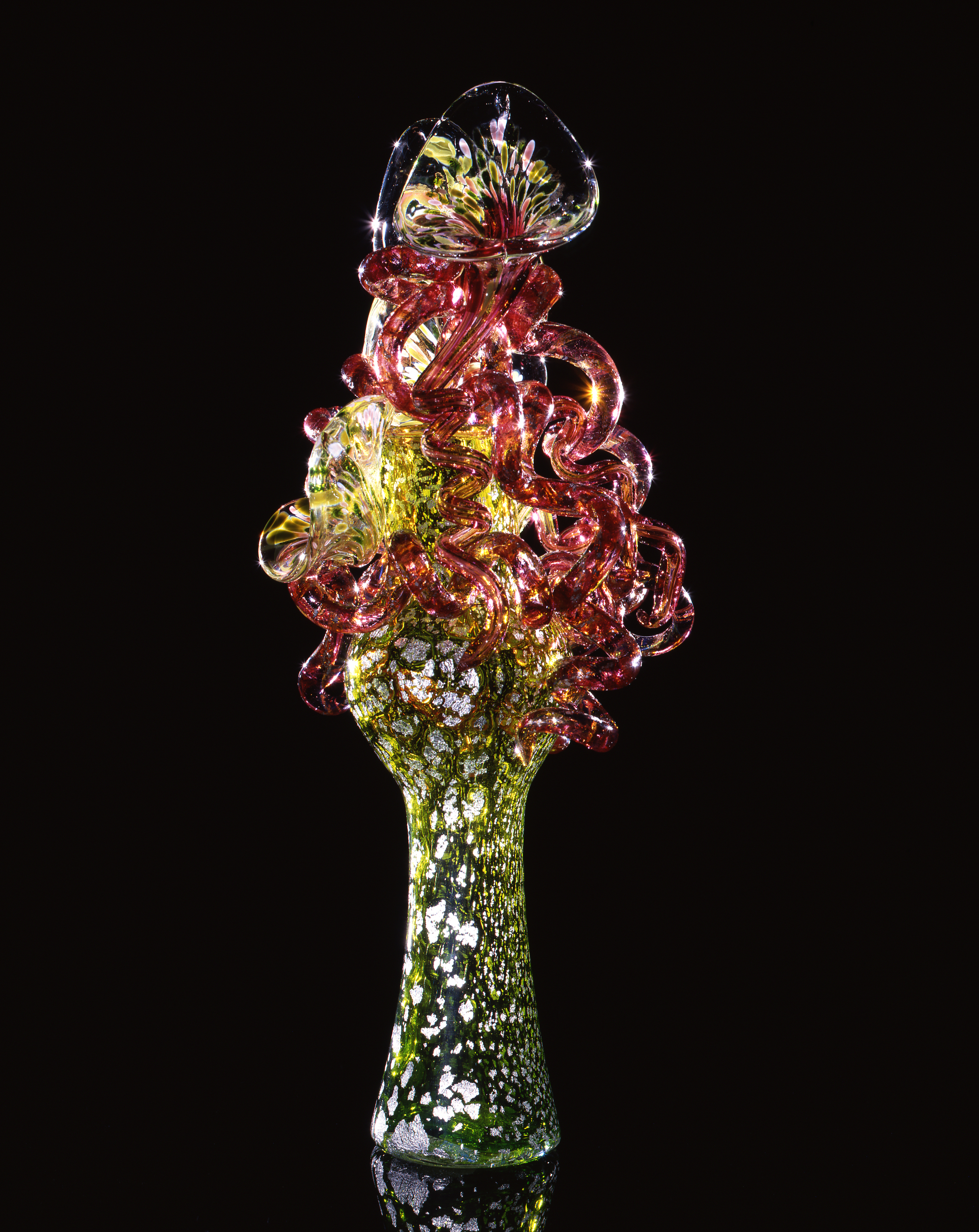  Dale Chihuly,  May Green Piccolo Venetian with Carmine Coils &nbsp;(1993, glass, 13 x 5 x 5 inches) 