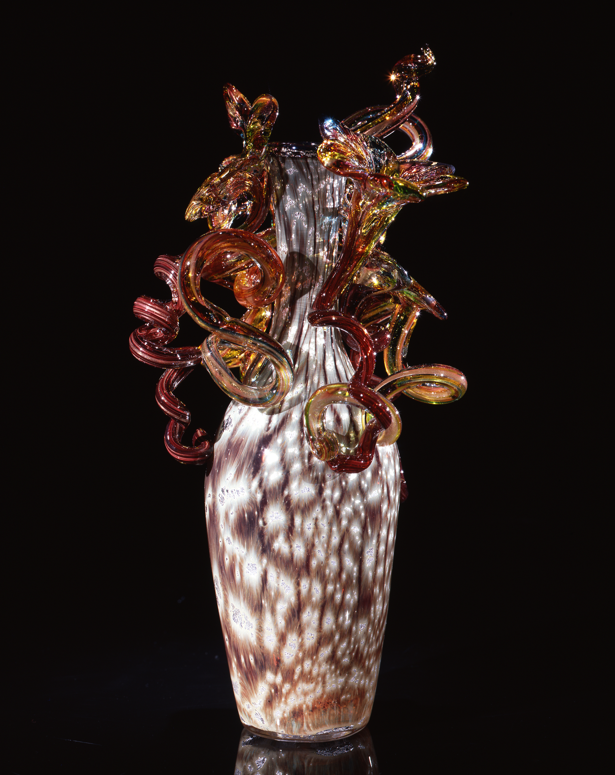  Dale Chihuly,  Alabaster and Umber Piccolo Venetian with Coils and Lilies&nbsp; (1993, glass, 11 x 5 x 5 inches) 