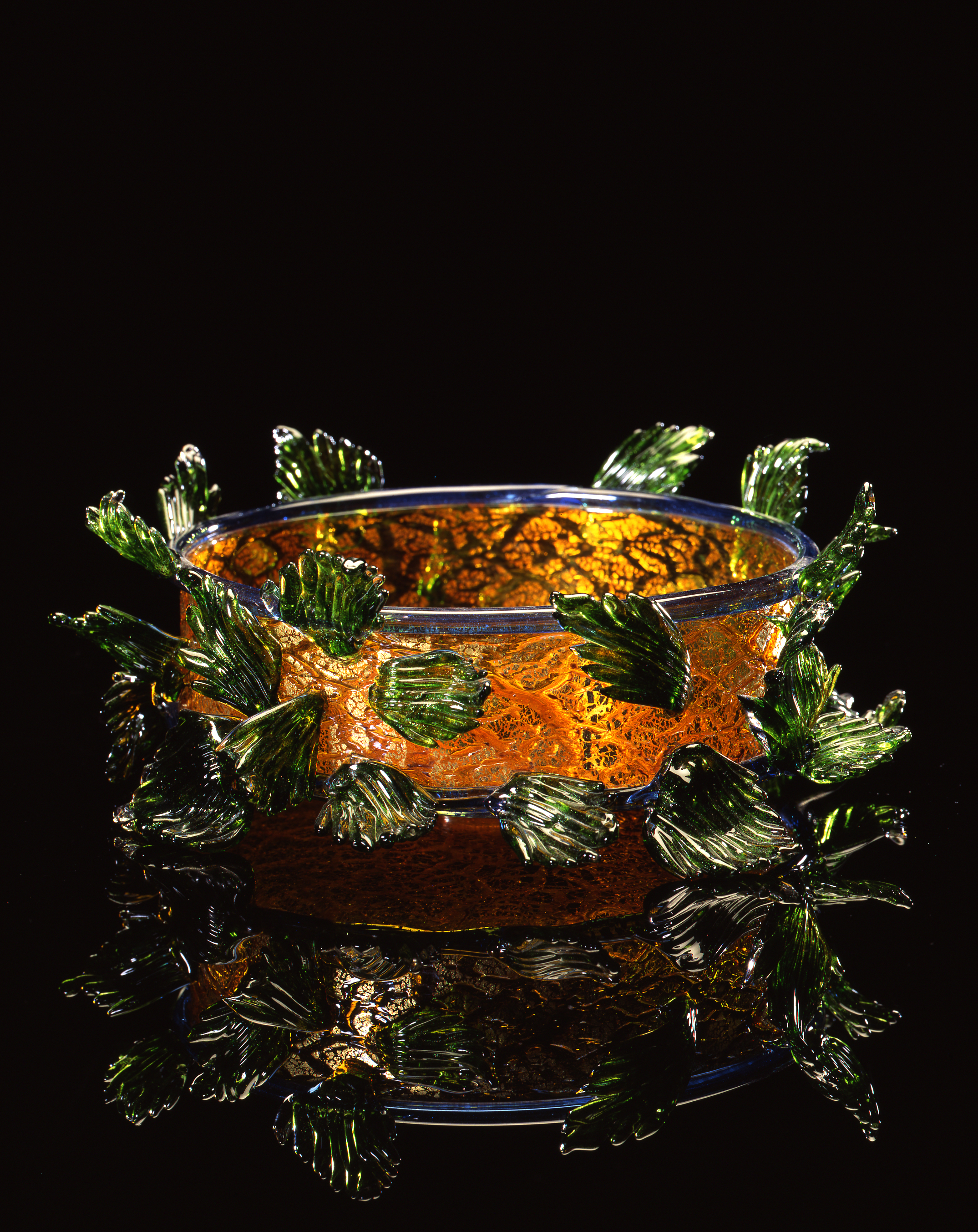  Dale Chihuly,&nbsp; Golden Brown Piccolo Venetian with Green Leaves &nbsp;(1994, glass, 4 x 10 x 10 inches) 
