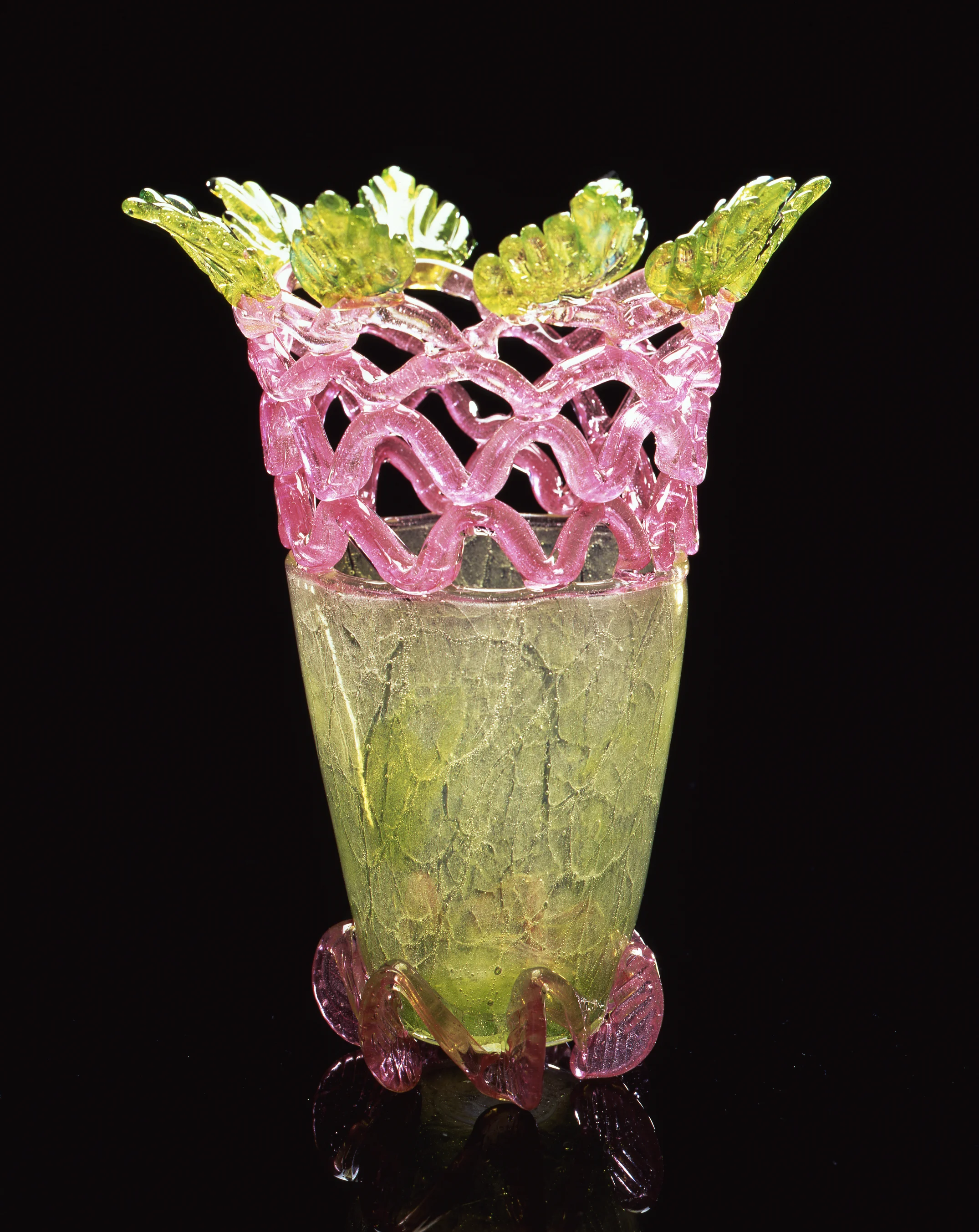 Dale Chihuly, Clear Pale Green and Rose Piccolo Venetian with Ribbons and Leaves (1995, glass, 10 x 9 x 8 inches)