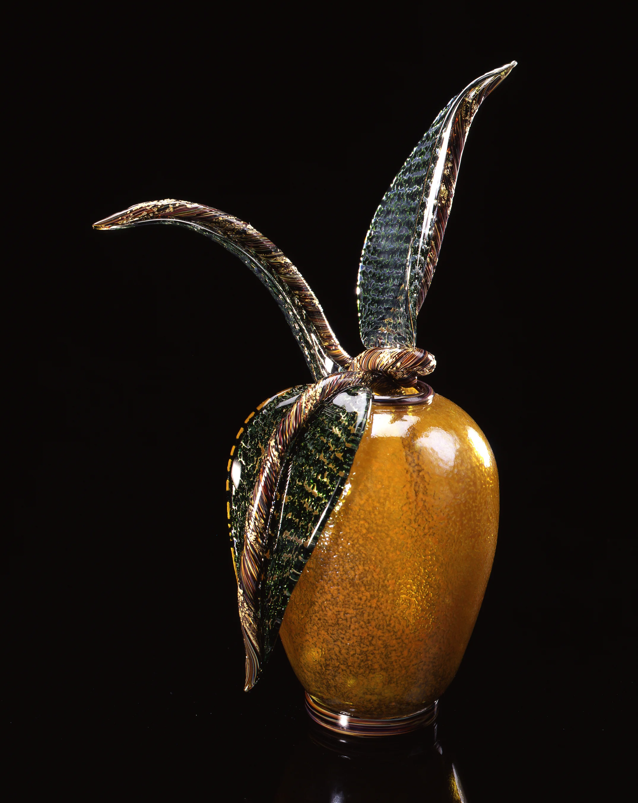 Dale Chihuly, Sandalwood Piccolo Venetian with Spotted Green Leaves (1995, glass, 11 x 8 x 5 inches)
