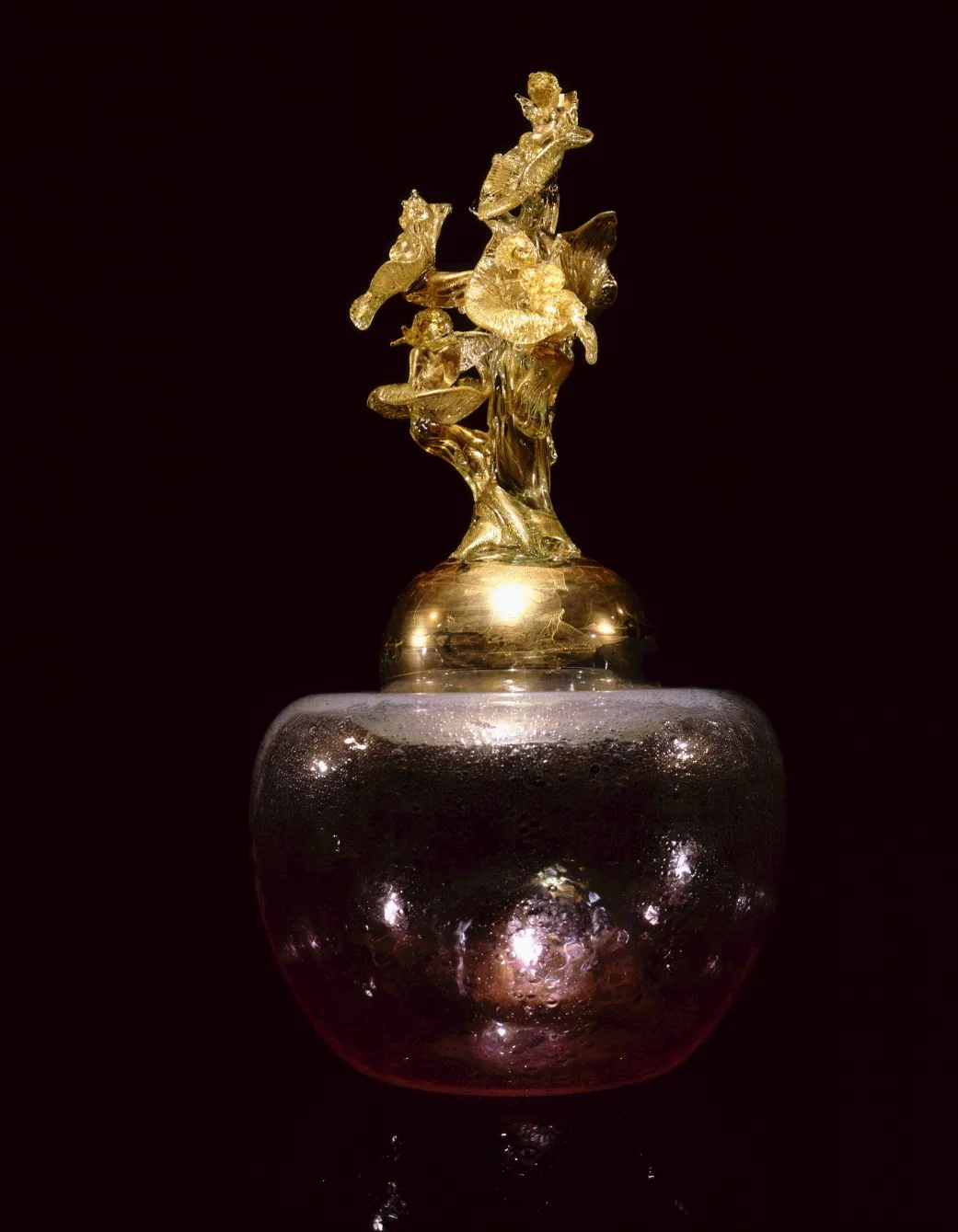 Dale Chihuly, Stopper (Putti and the Tree) (1994-1997, glass, 40 x 20 1/2 x 21 1/2 inches)