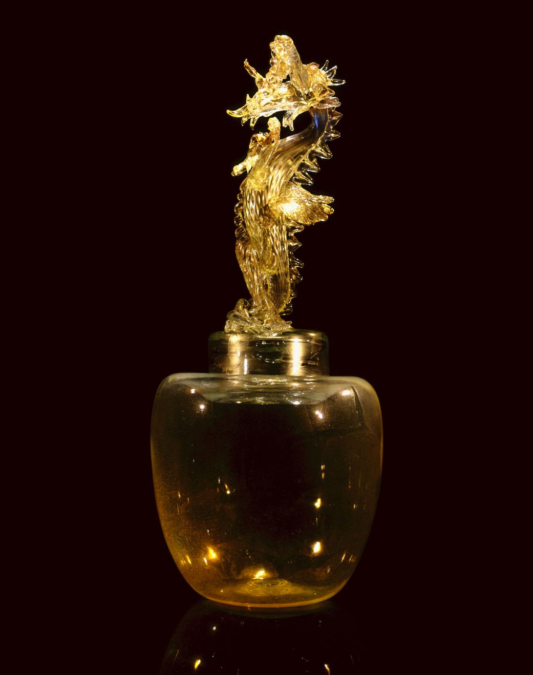  Dale Chihuly,&nbsp; Stopper (Putti and the Dragon)&nbsp; (1994-1997, glass, 43 x 19 1/2 x 19 1/2 inches) 