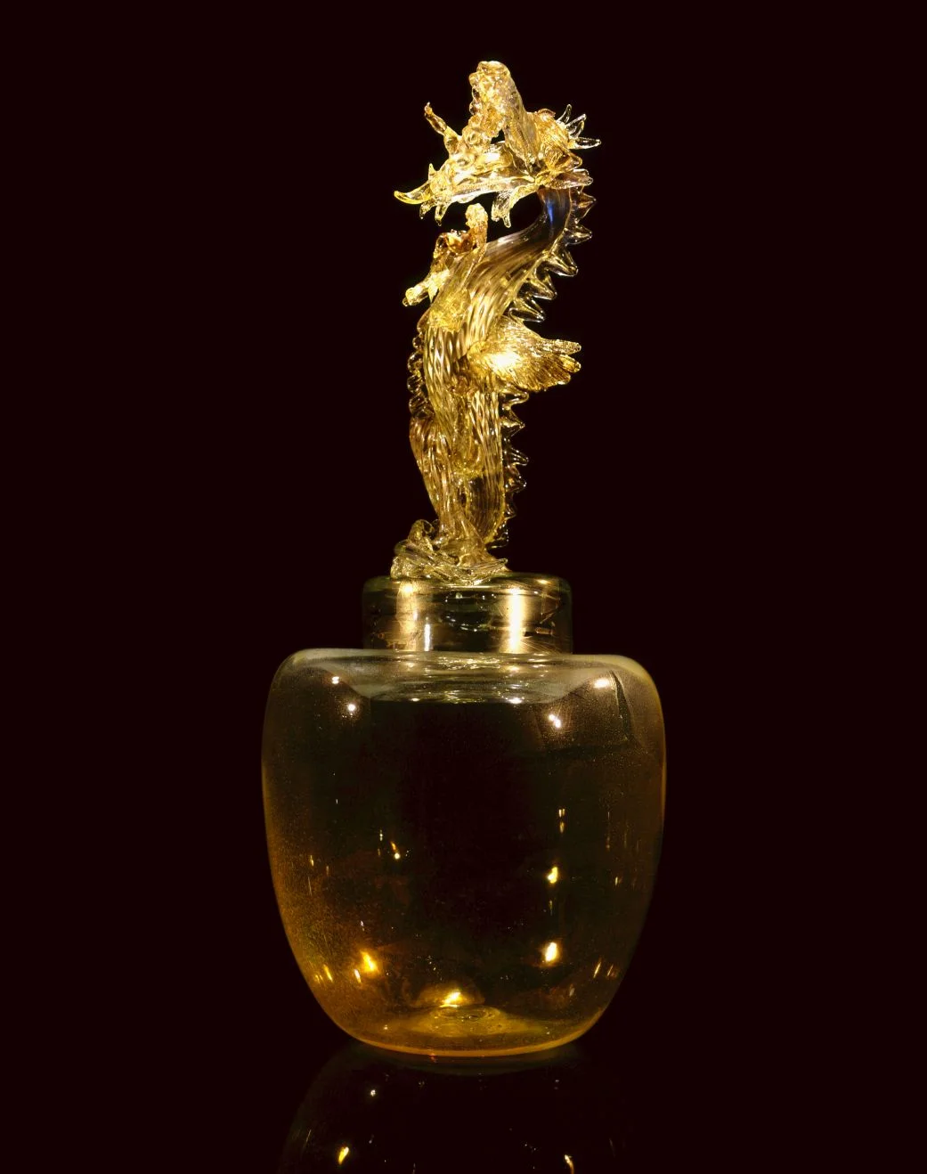 Dale Chihuly, Stopper (Putti and the Dragon) (1994-1997, glass, 43 x 19 1/2 x 19 1/2 inches)