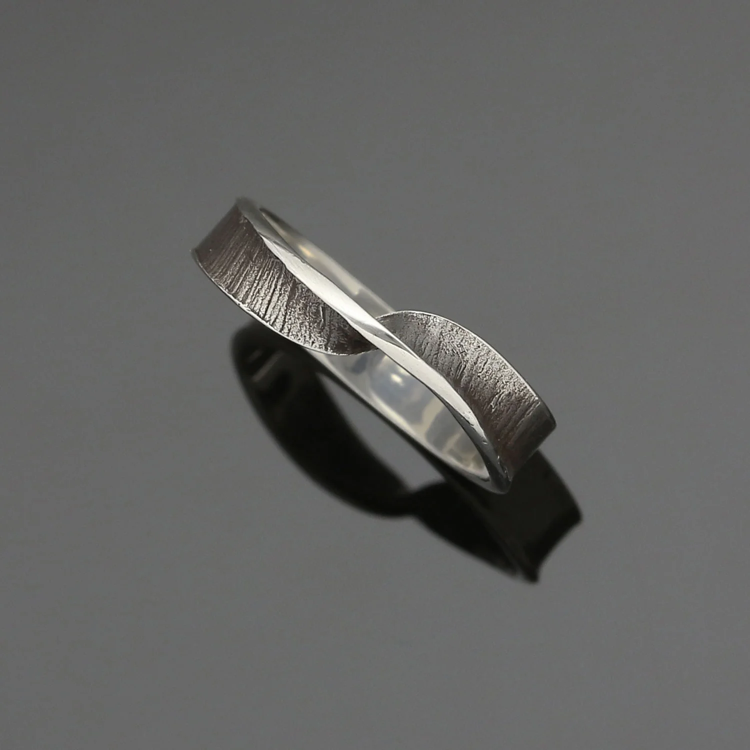 #122 Mobius ring