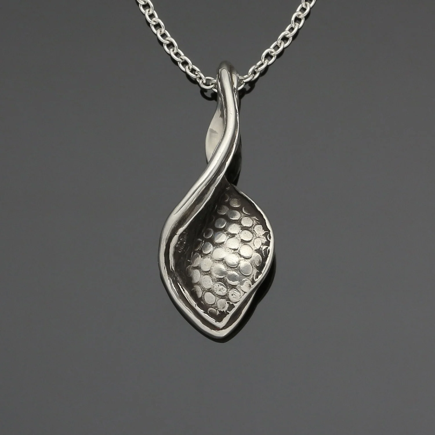 #138 Twisted Pod pendant