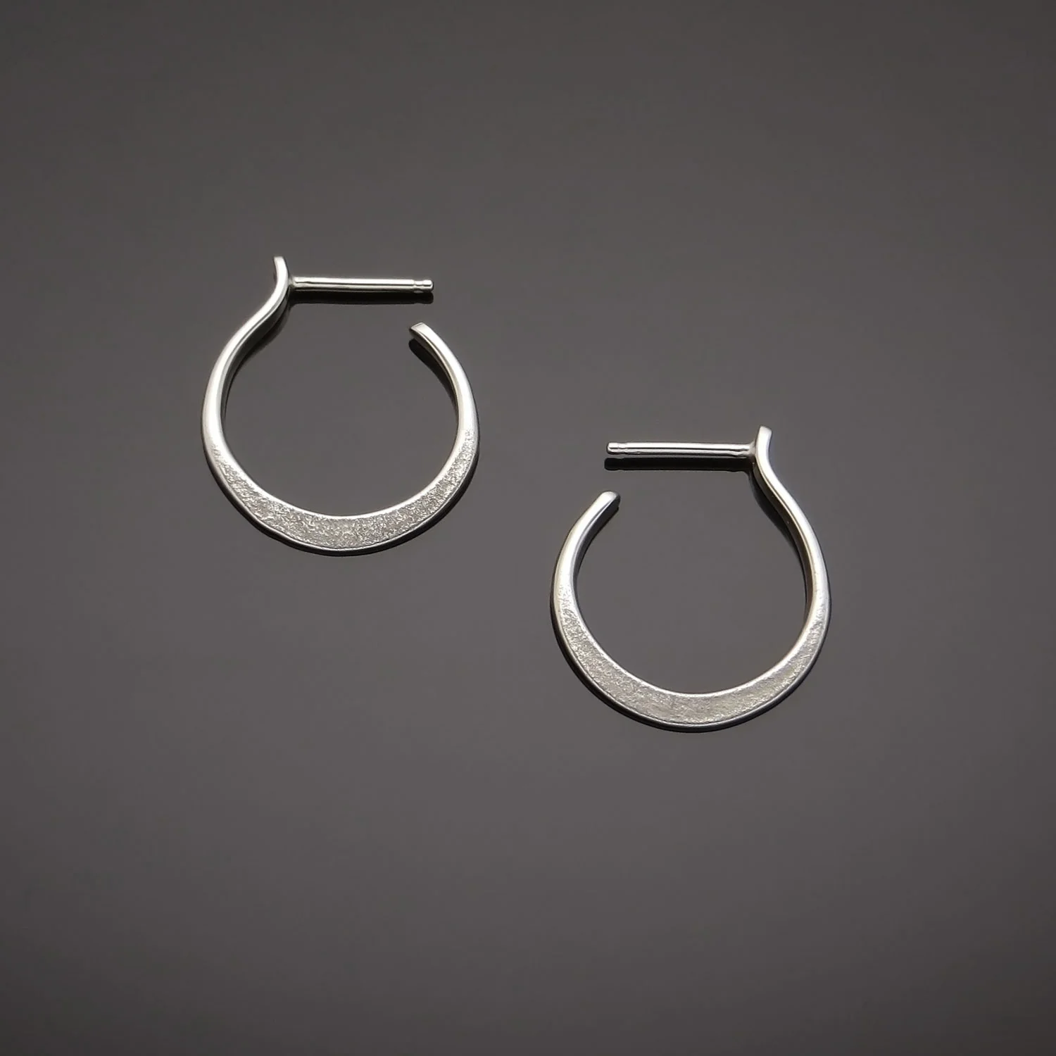 #510 Classic Vine Hoop earring