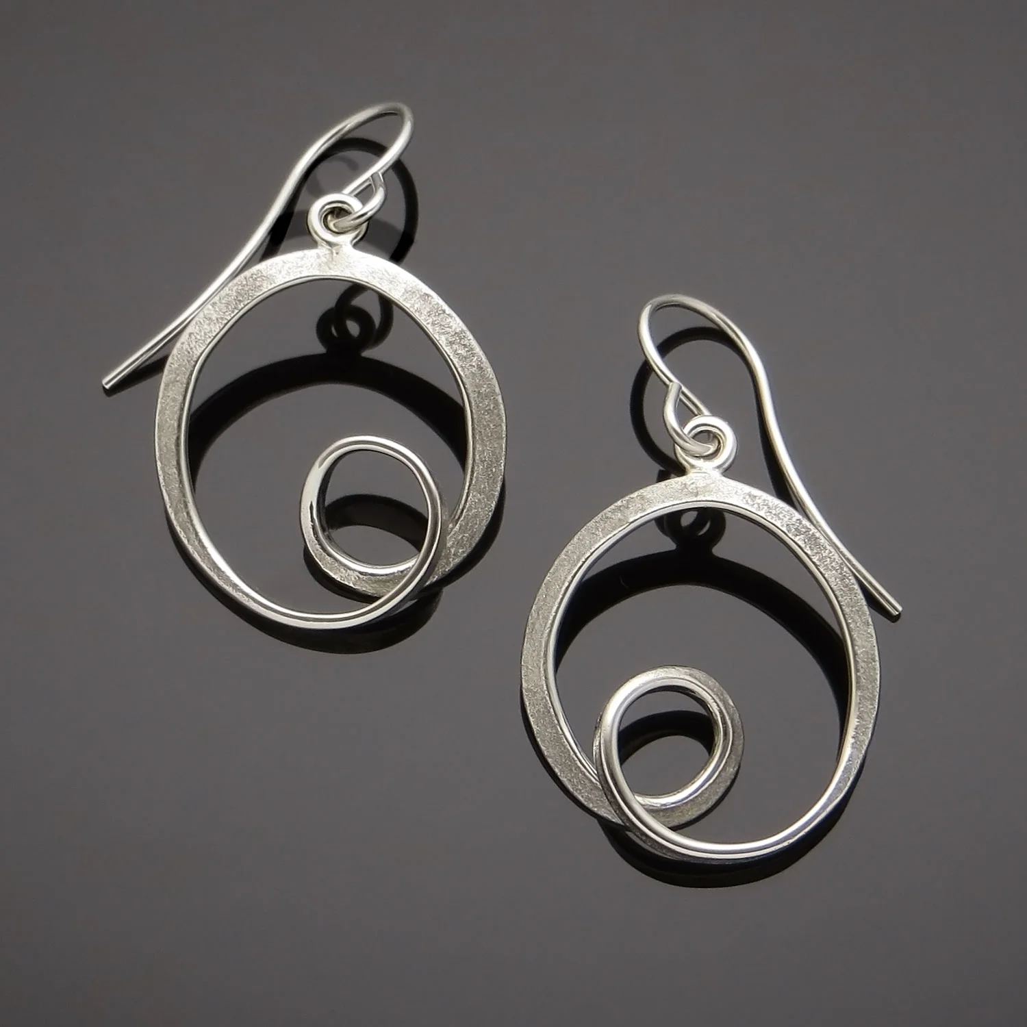 #517 Round Tendril earring