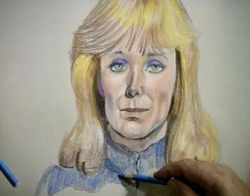 The sketch is hilarious. Linda Evans looks like this today. Well, she wishes.