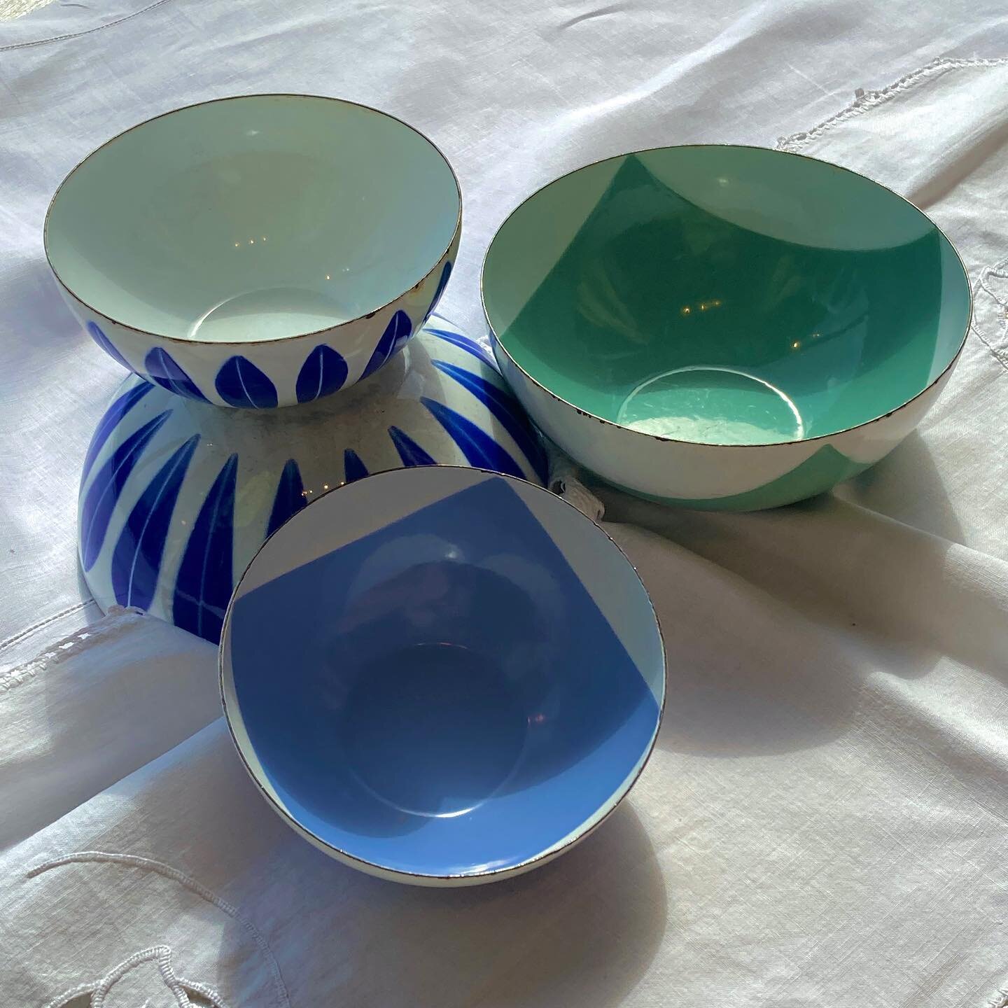 Come browse our lovely collection of Catherineholm enamel bowls and cookware!
.
.
.
#catherineholm #vintage #vintagestyle #vintagekitchen #vintagecookware #vintageenamel #vintageenamelware