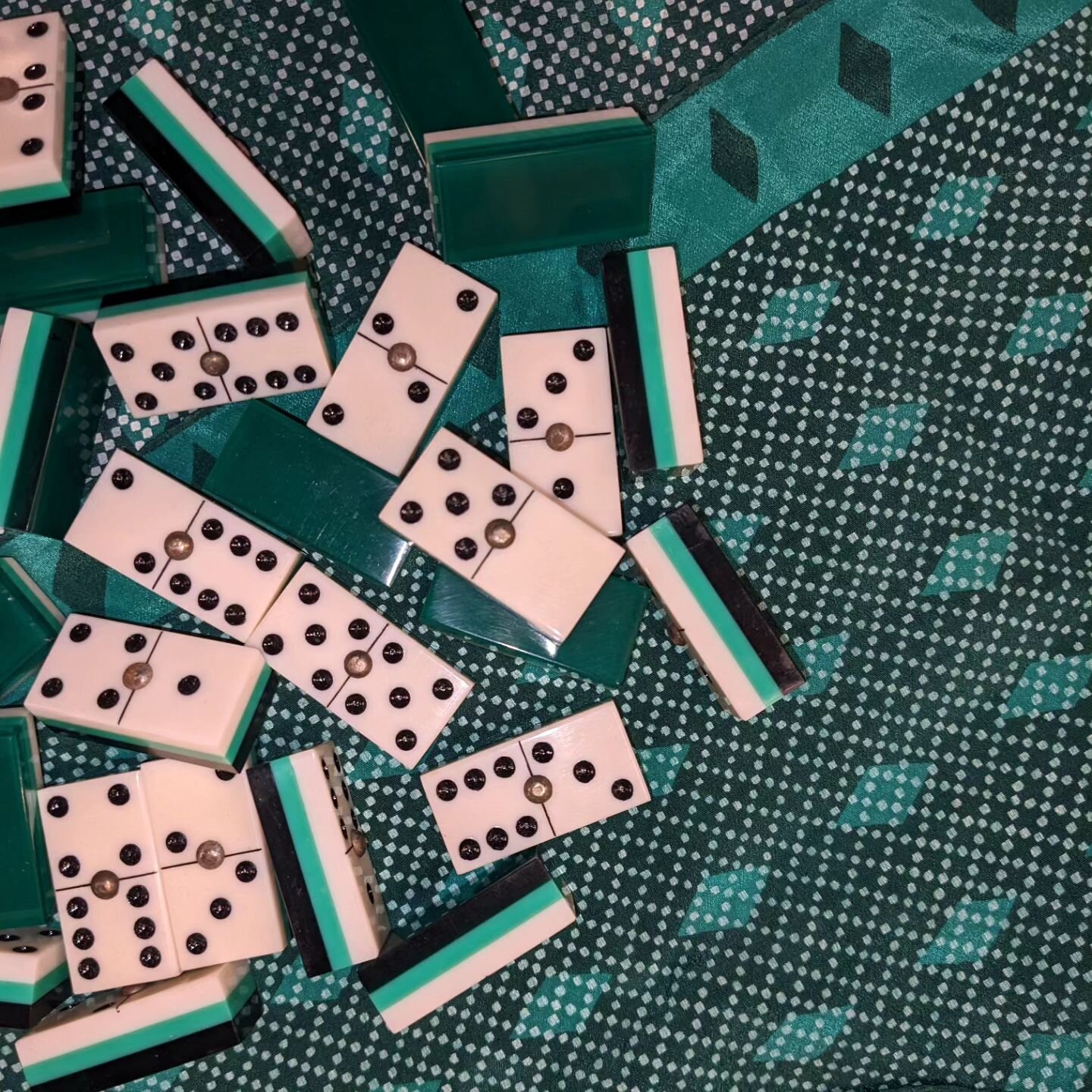 Vintage dominoes 💚
