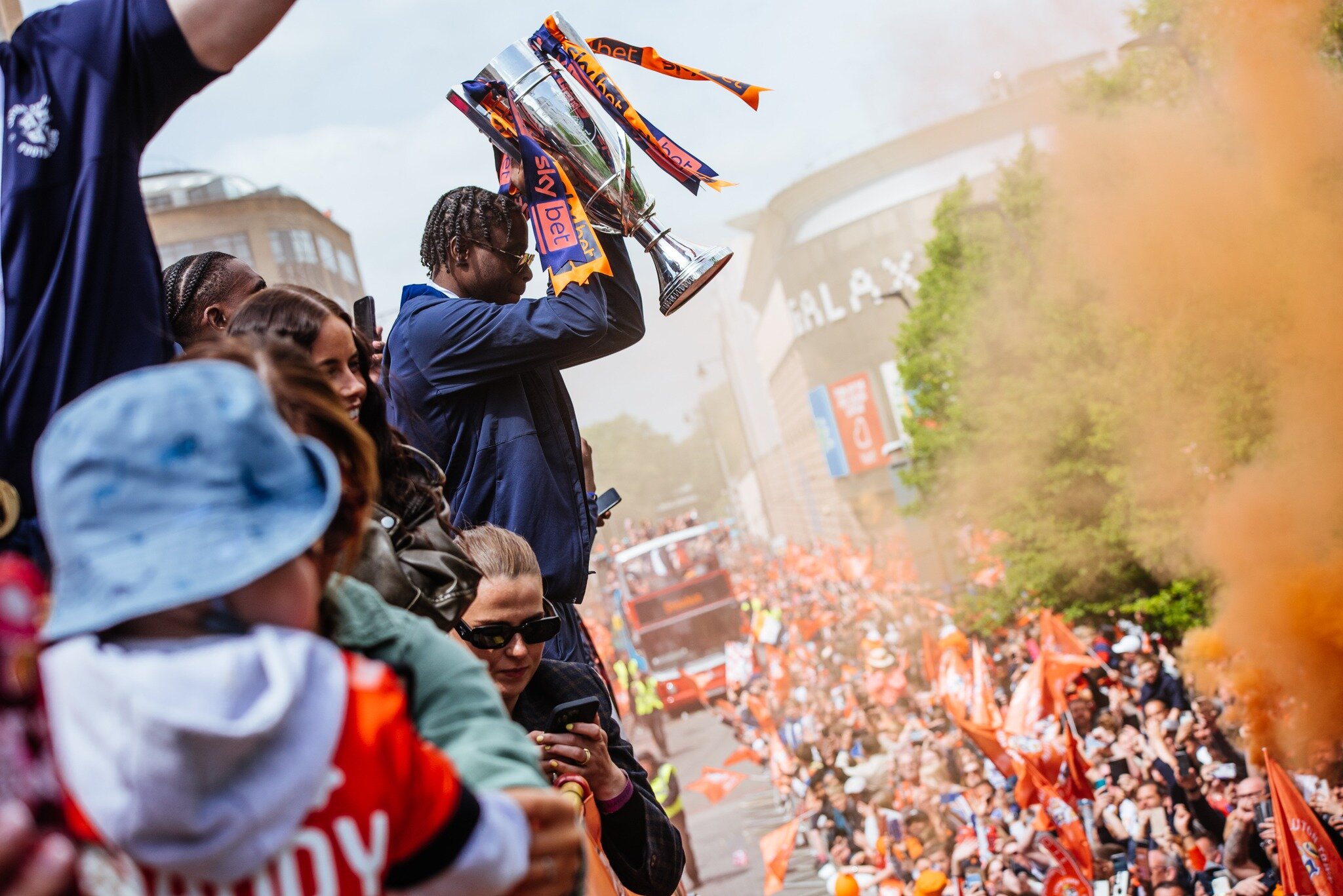 Small selection of my favourite photos from LTFC LUTON reception 🧡🧡🧡🧡🧡 Huge gallery available on my photo facebook page - link in BIO #COYH @ltfc_official @lutoncouncil