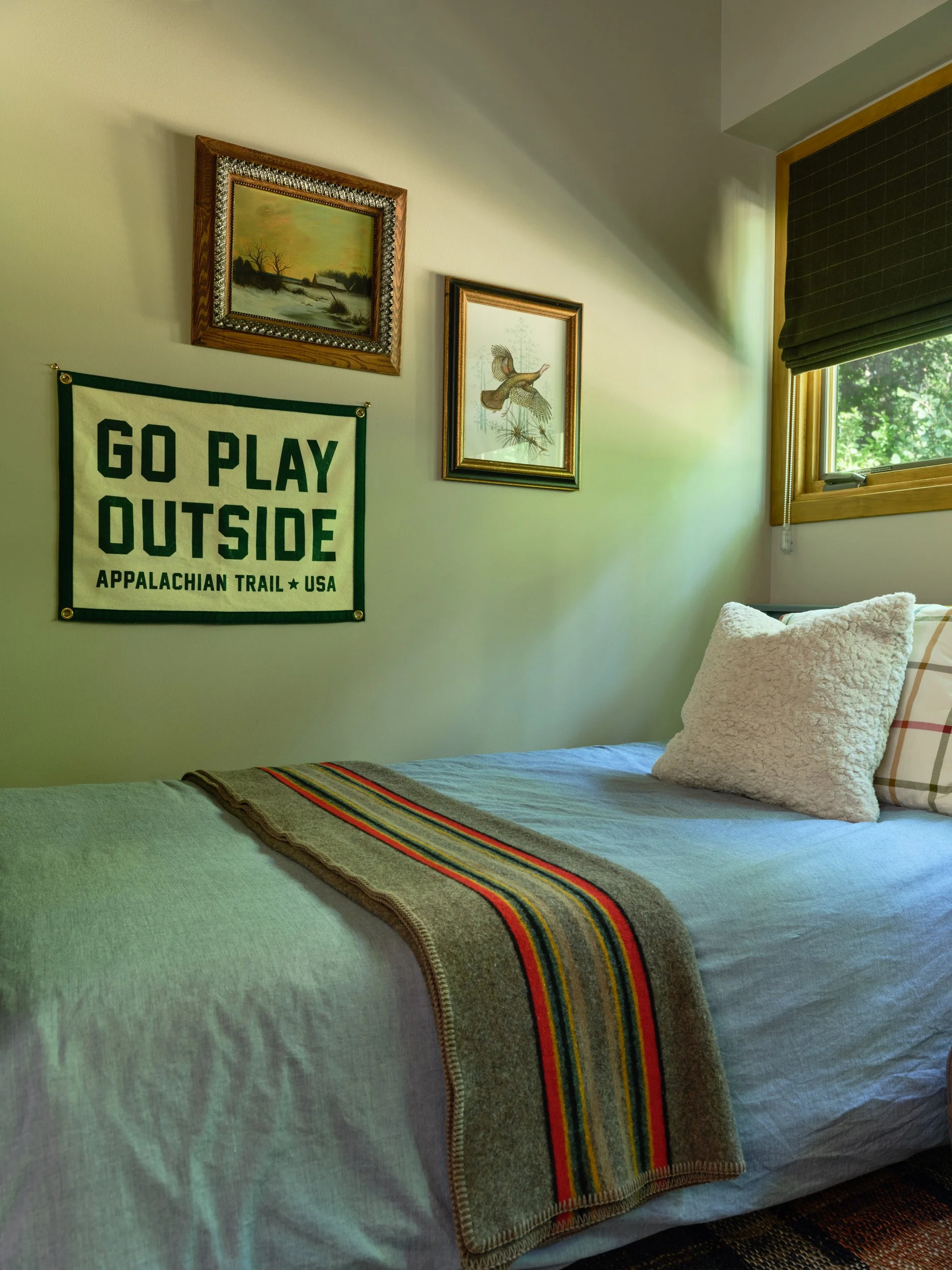 LakeGeneva-BoysBedroom-02.jpg