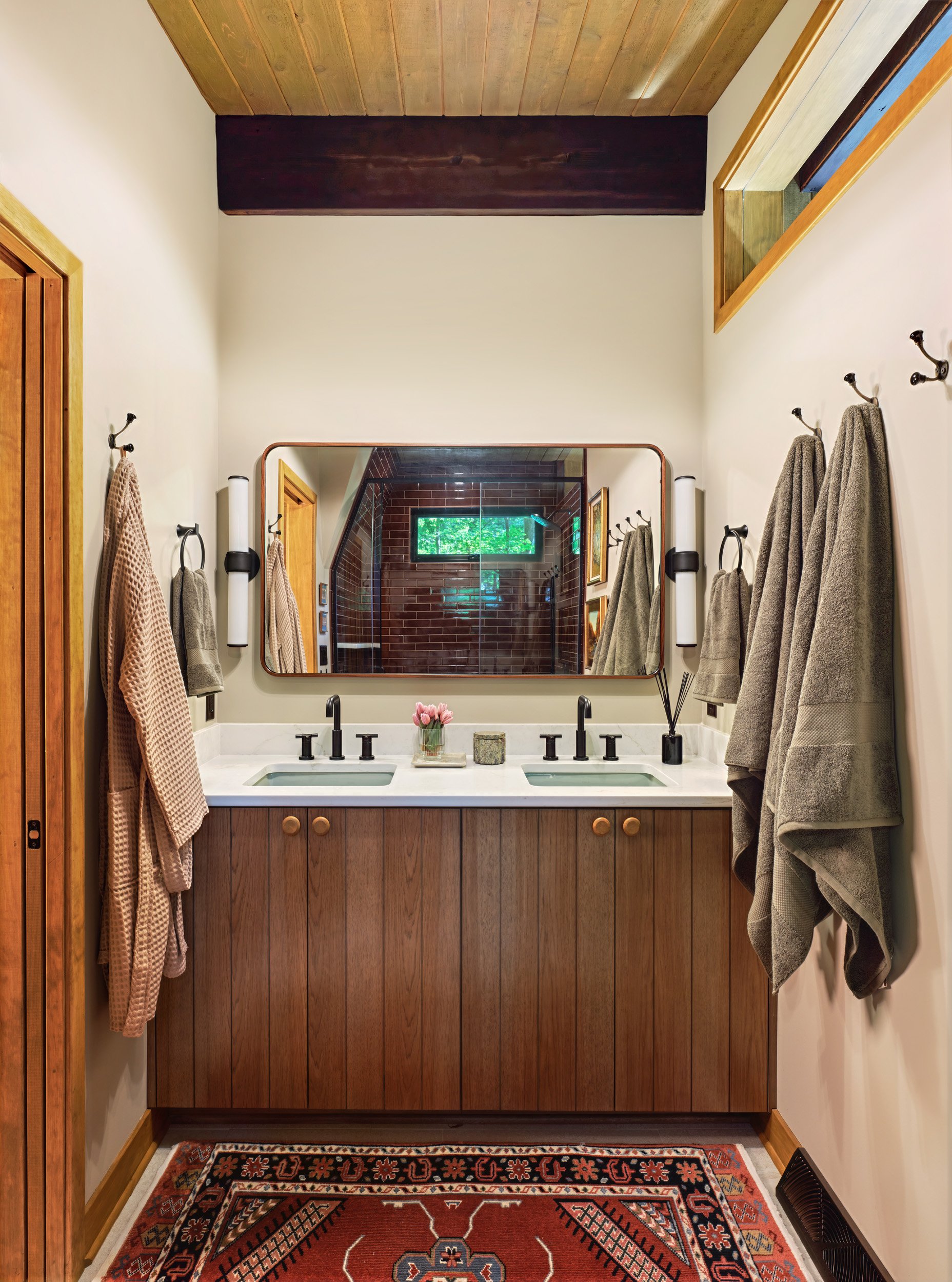 LakeGeneva-PrimaryBath-01.jpg