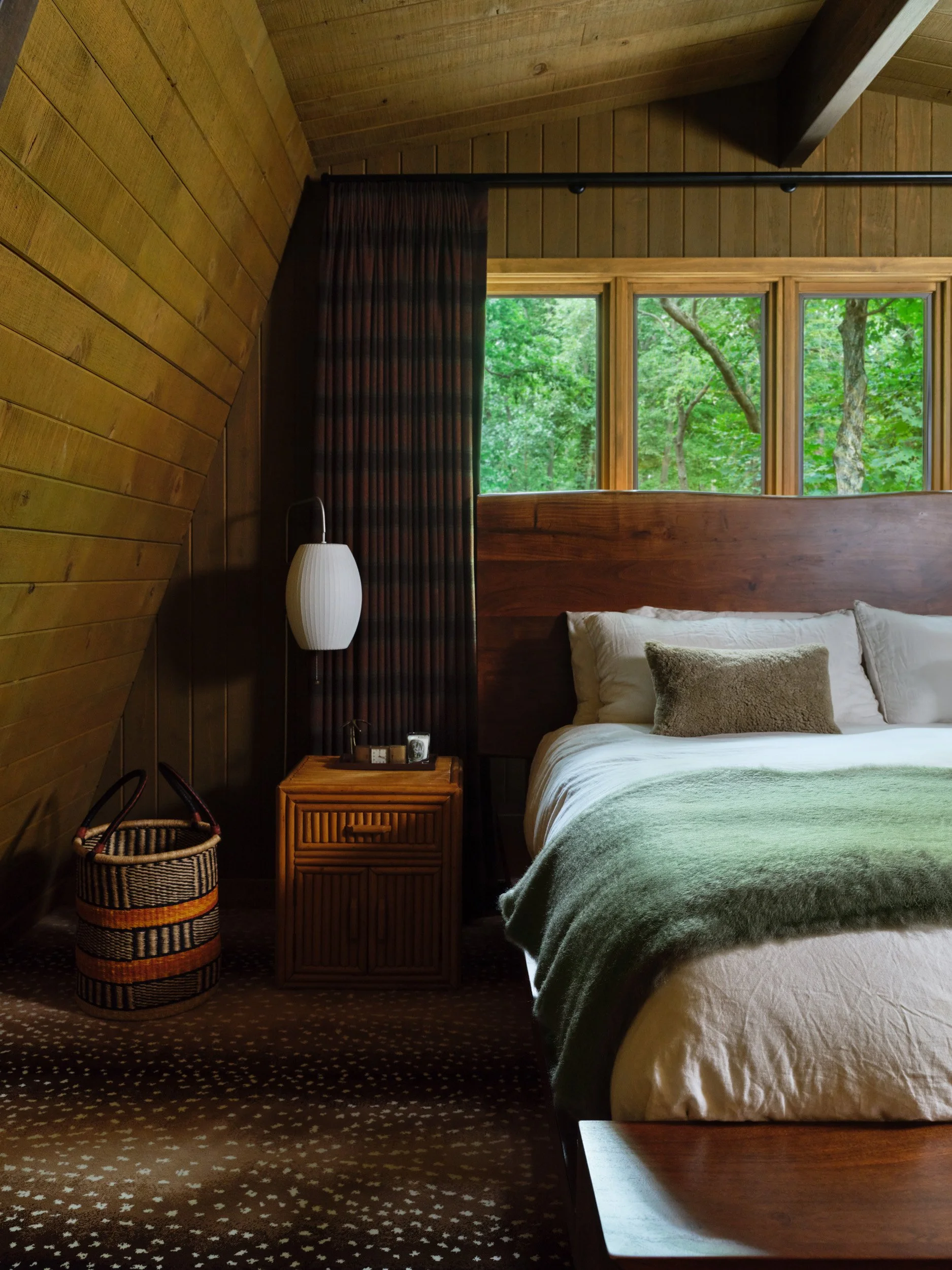 LakeGeneva-PrimaryBedroom-01.jpg