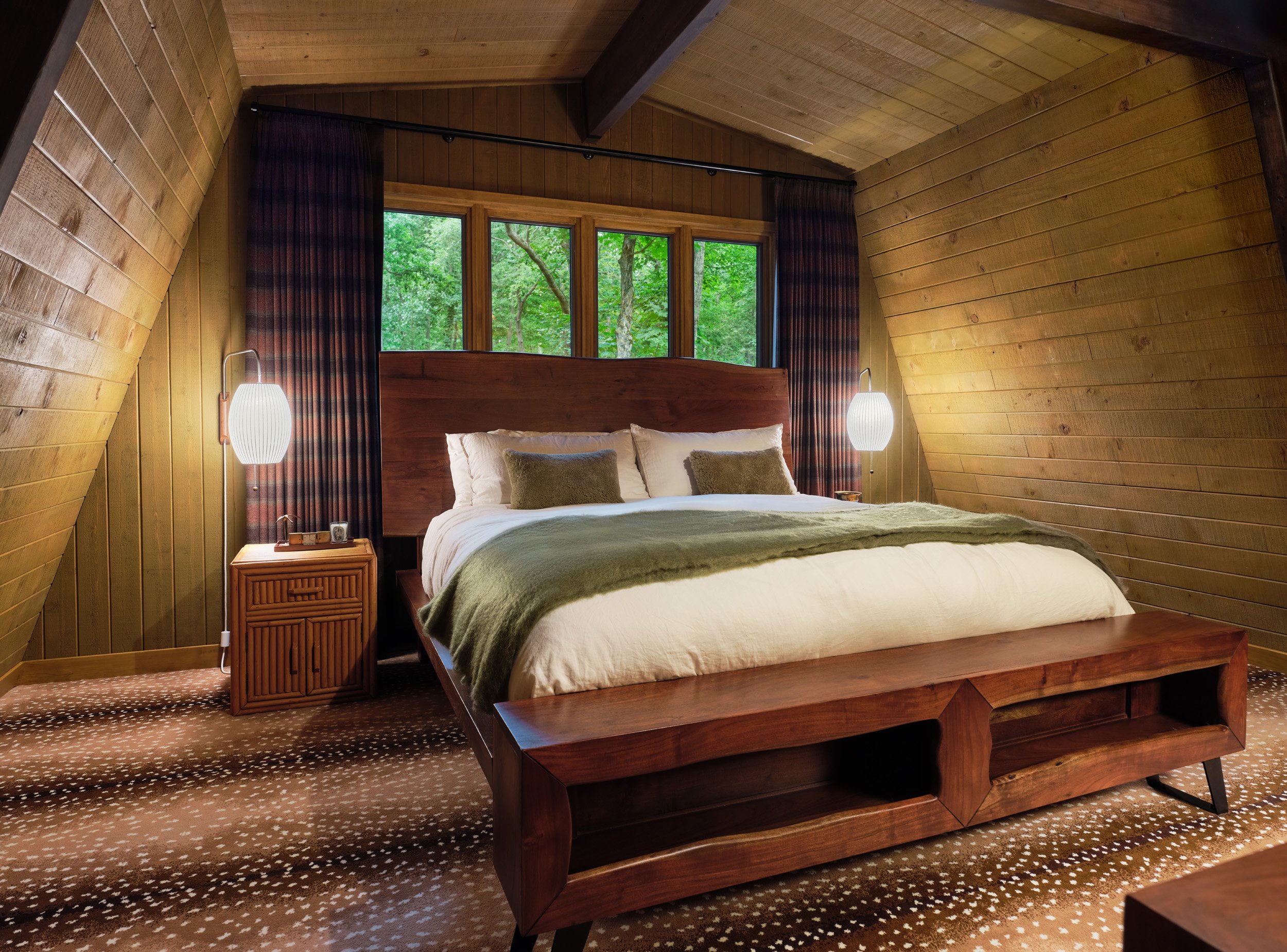 LakeGeneva-PrimaryBedroom-02.jpg