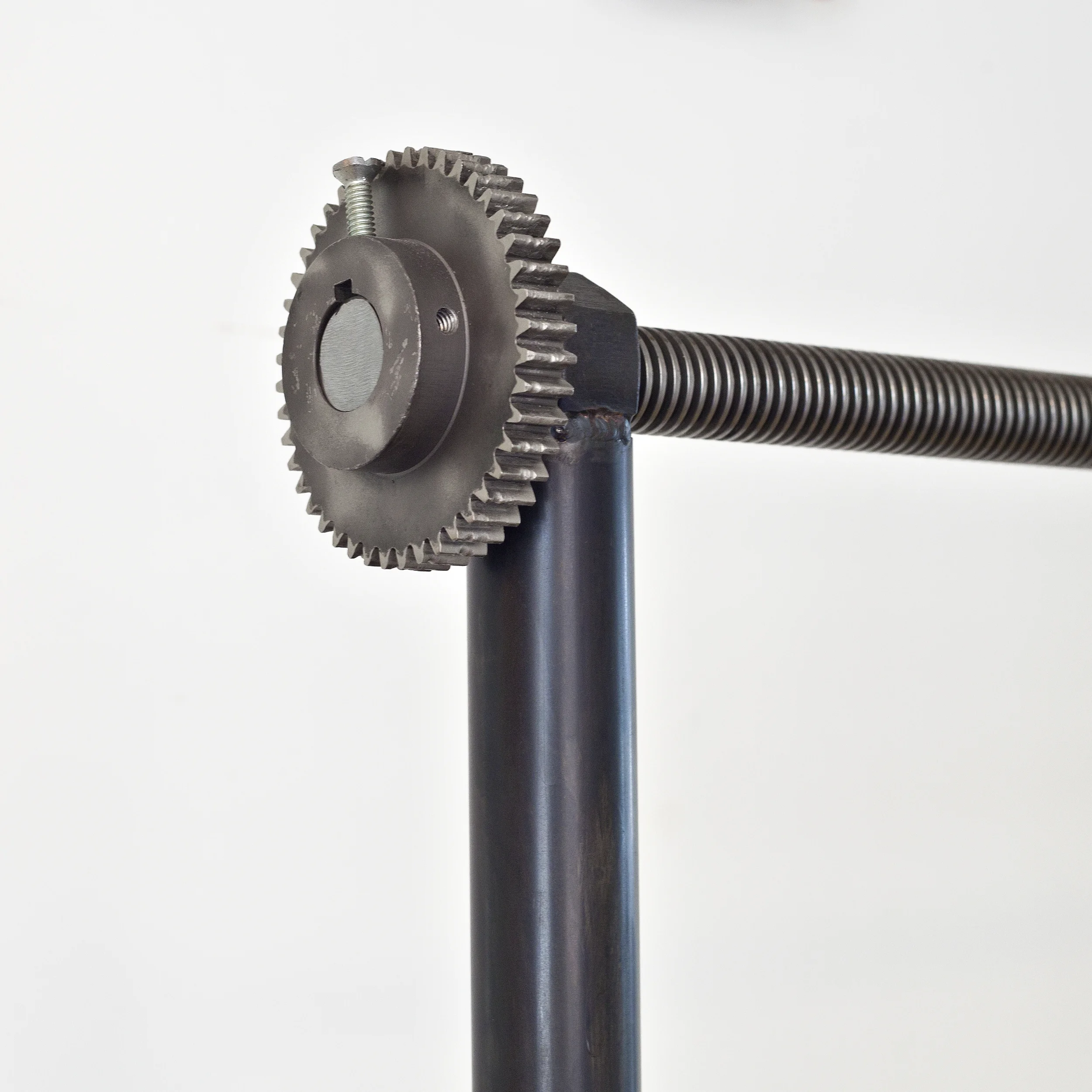 Detail of cog, but, and threaded rod. Able to turn.