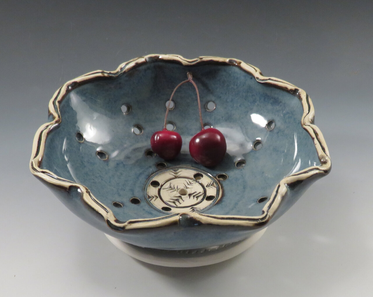 Berry Bowl with saucer