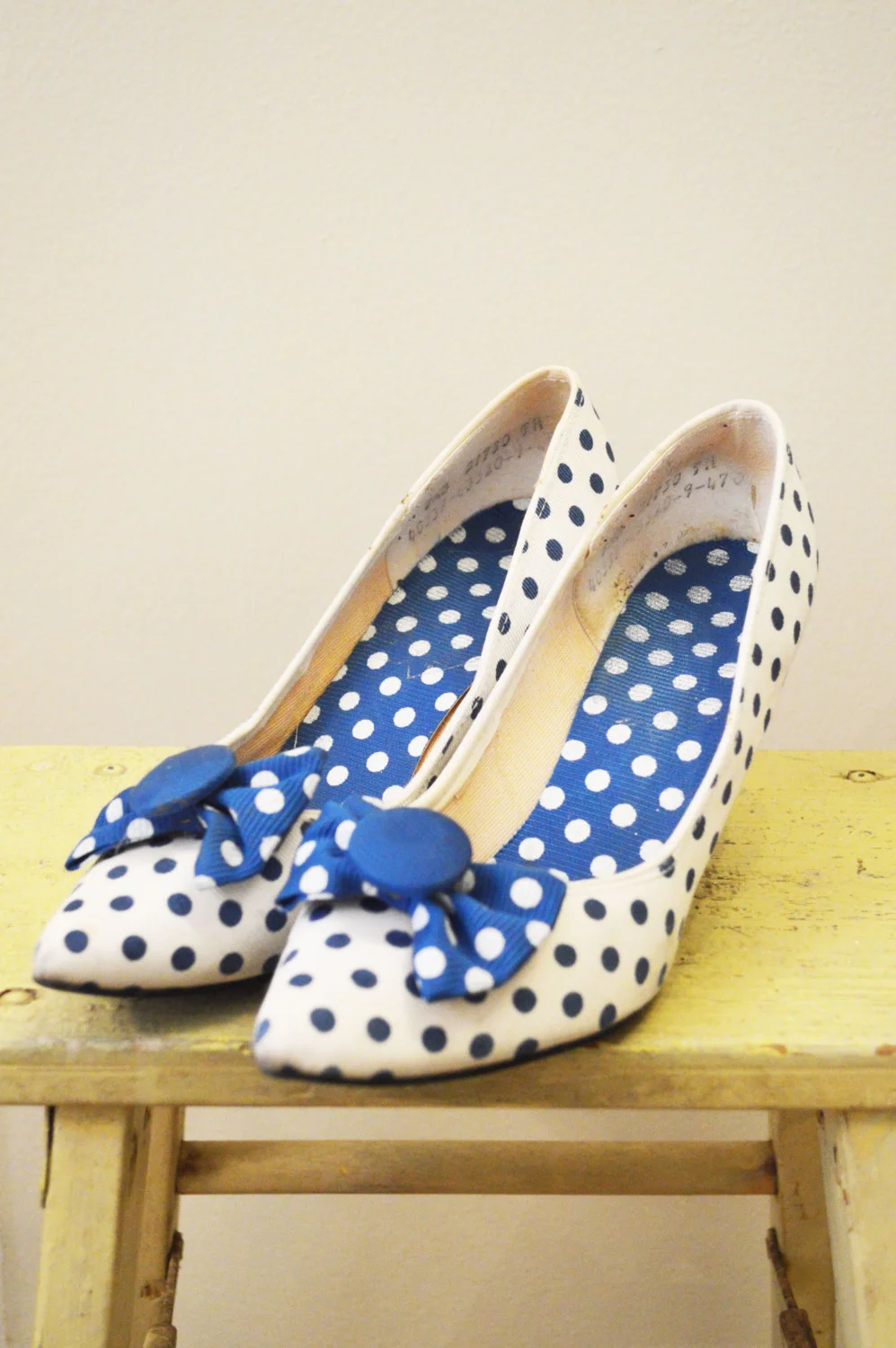 navy polka dot pumps
