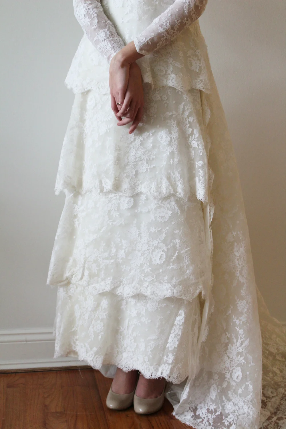 chinese dress ladies Sweetheart Lace Appliques Ball Gown Vintage Tiered Wedding Dresses OW6