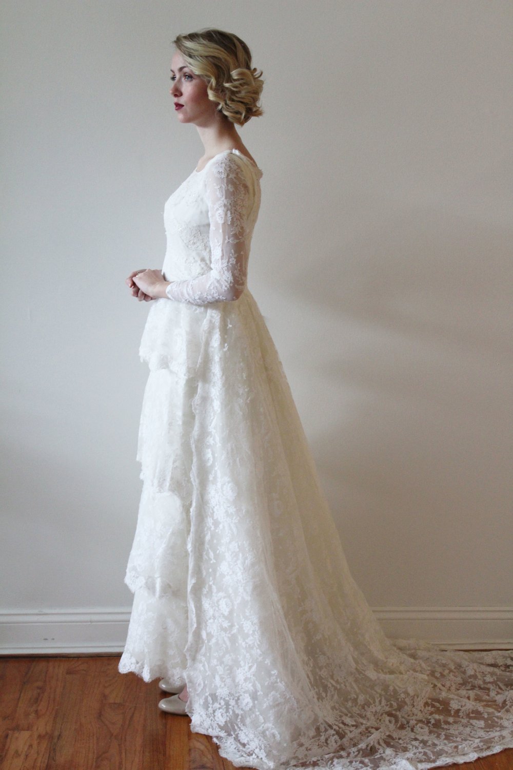 ヴィンテージ ウェディングドレス Vintage 1960s Tiered Lace Wedding Dress - Jaylan — Miranda's