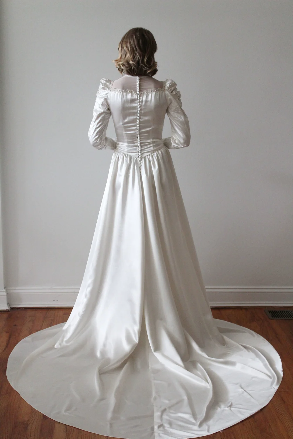 Vintage 1940s Satin Long Sleeve Wedding Dress - Elisa  Miranda's Vintage  Bridal