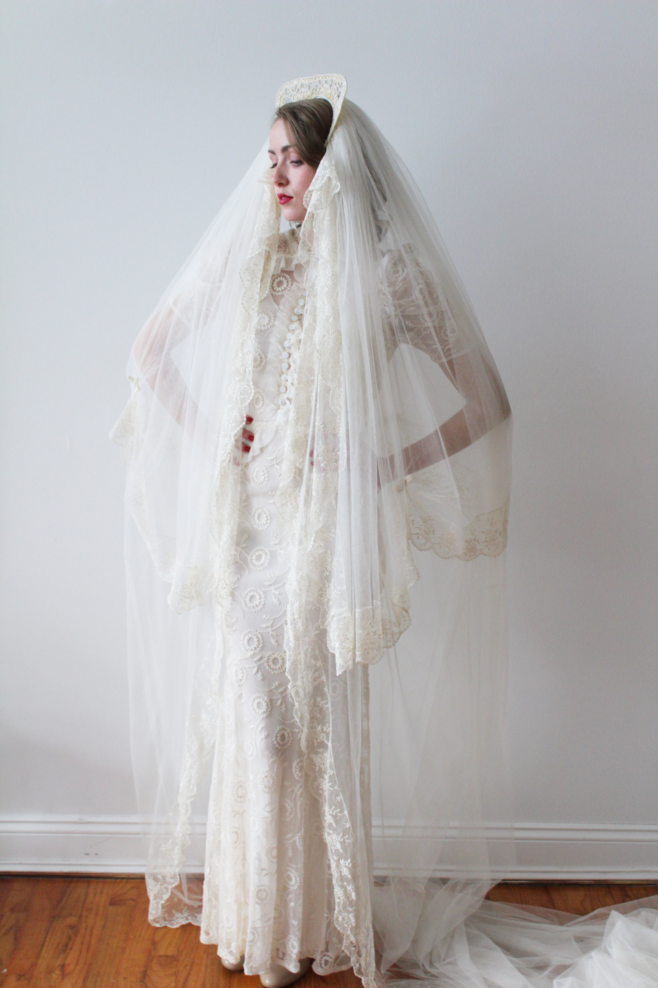 Vintage 1930s Long Veil with Crown and Lace Trim Edge — Miranda's ...