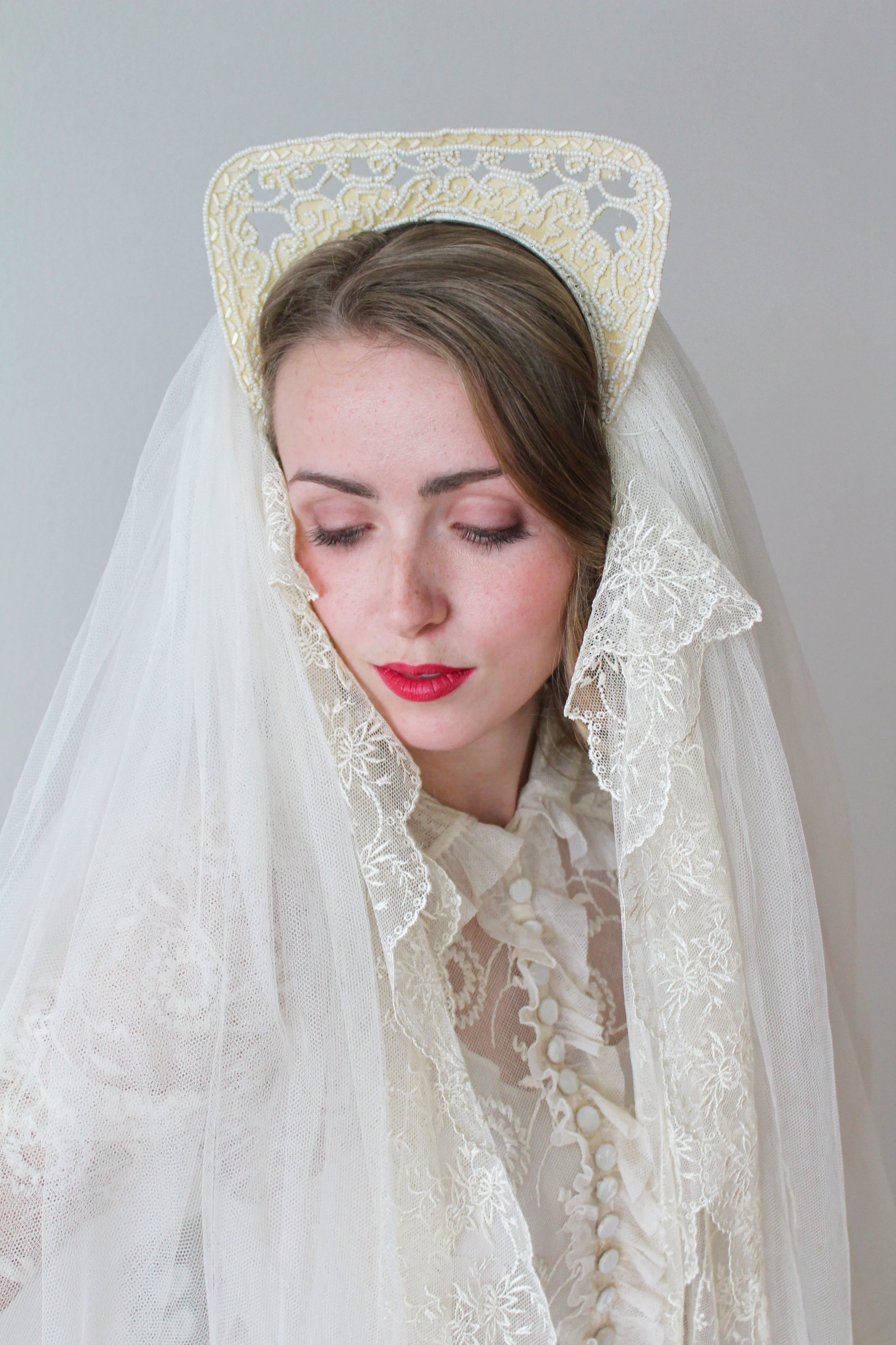 1930s Long Veil with Crown and Lace