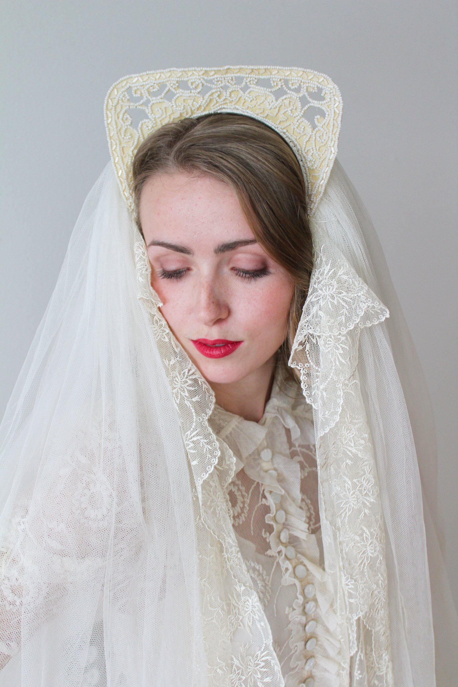 TORIANA  Victorian Vintage Wedding Veil Bridal Headpiece Antique Lace –  The Feathered Head