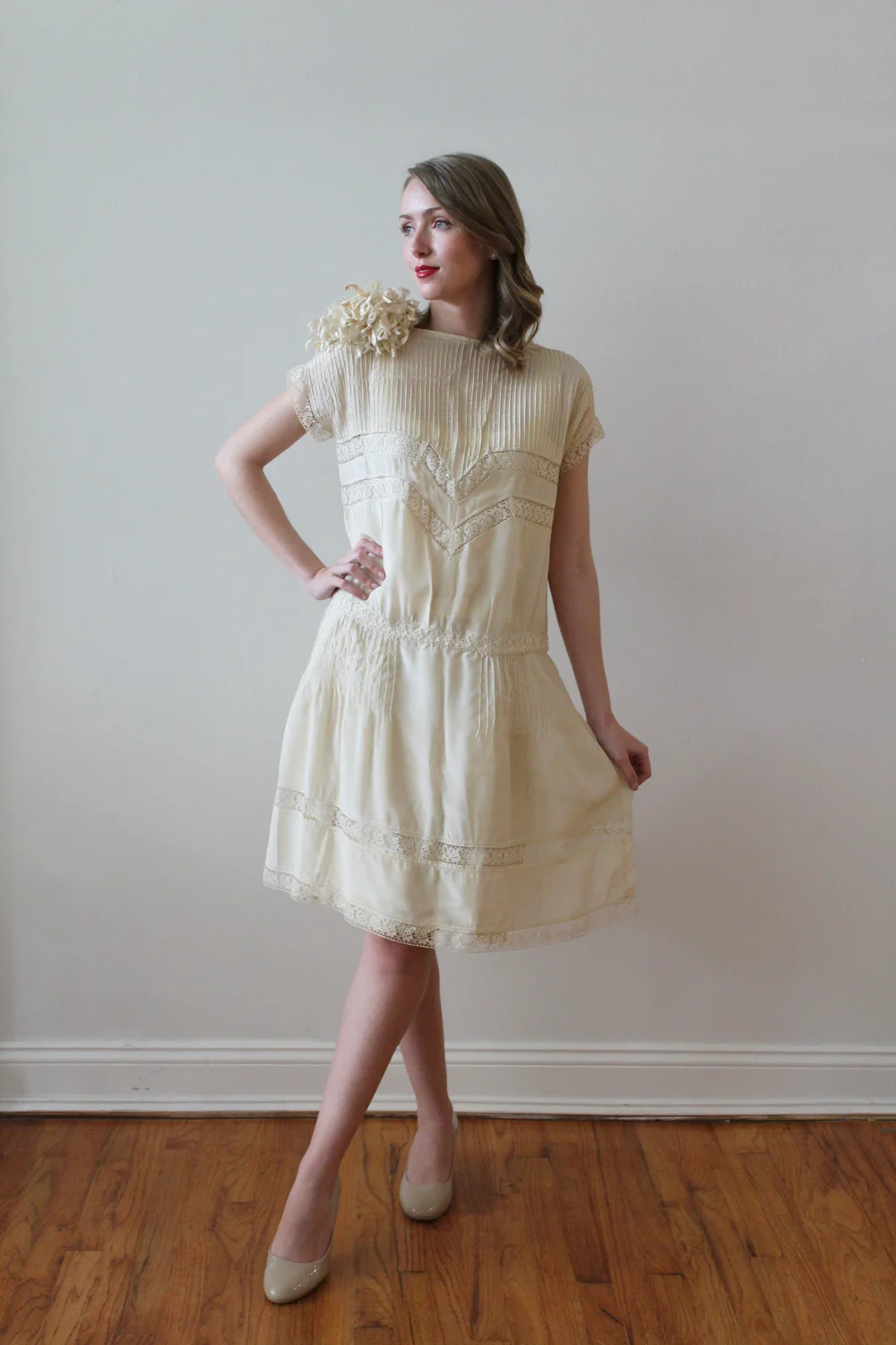 knee length dresses for ladies Tea Length 1950s Vintage Wedding Dress Country Short Wedding Dress WS059