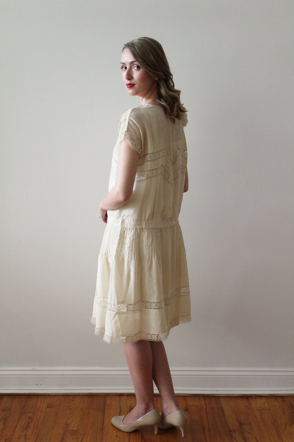 vintage lace short sleeve wedding dress Vintage Short Sleeve Lace Boat Neck Wedding Dress Blushing Pink