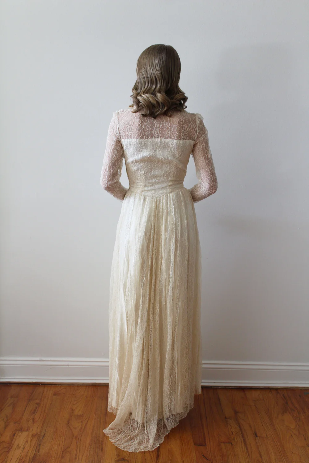 Vintage 1940s Lace Sweetheart Wedding Dress - Daphne  Miranda's Vintage  Bridal