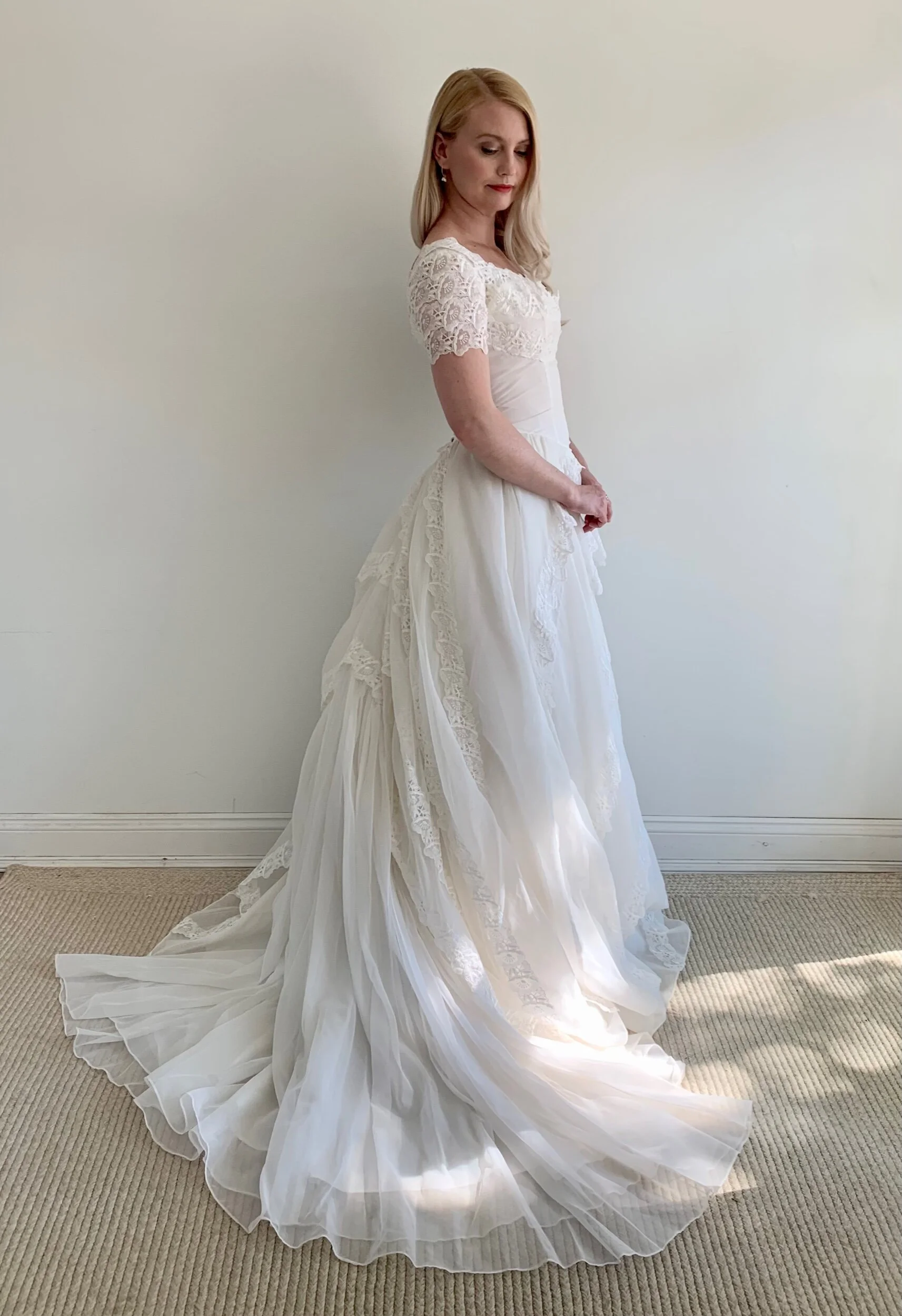 18B79271-ABBC-47B6-ACA8-B2DE2F793ED6