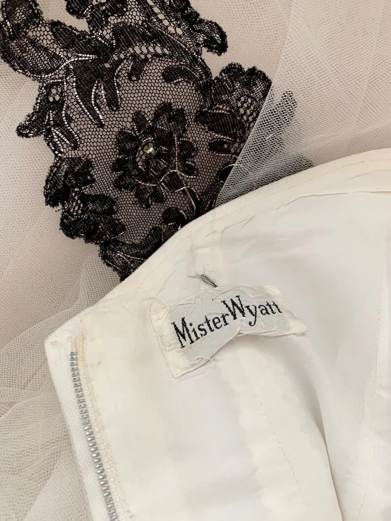 E8B85B53-67FD-4F10-B689-C4CADB8D1534