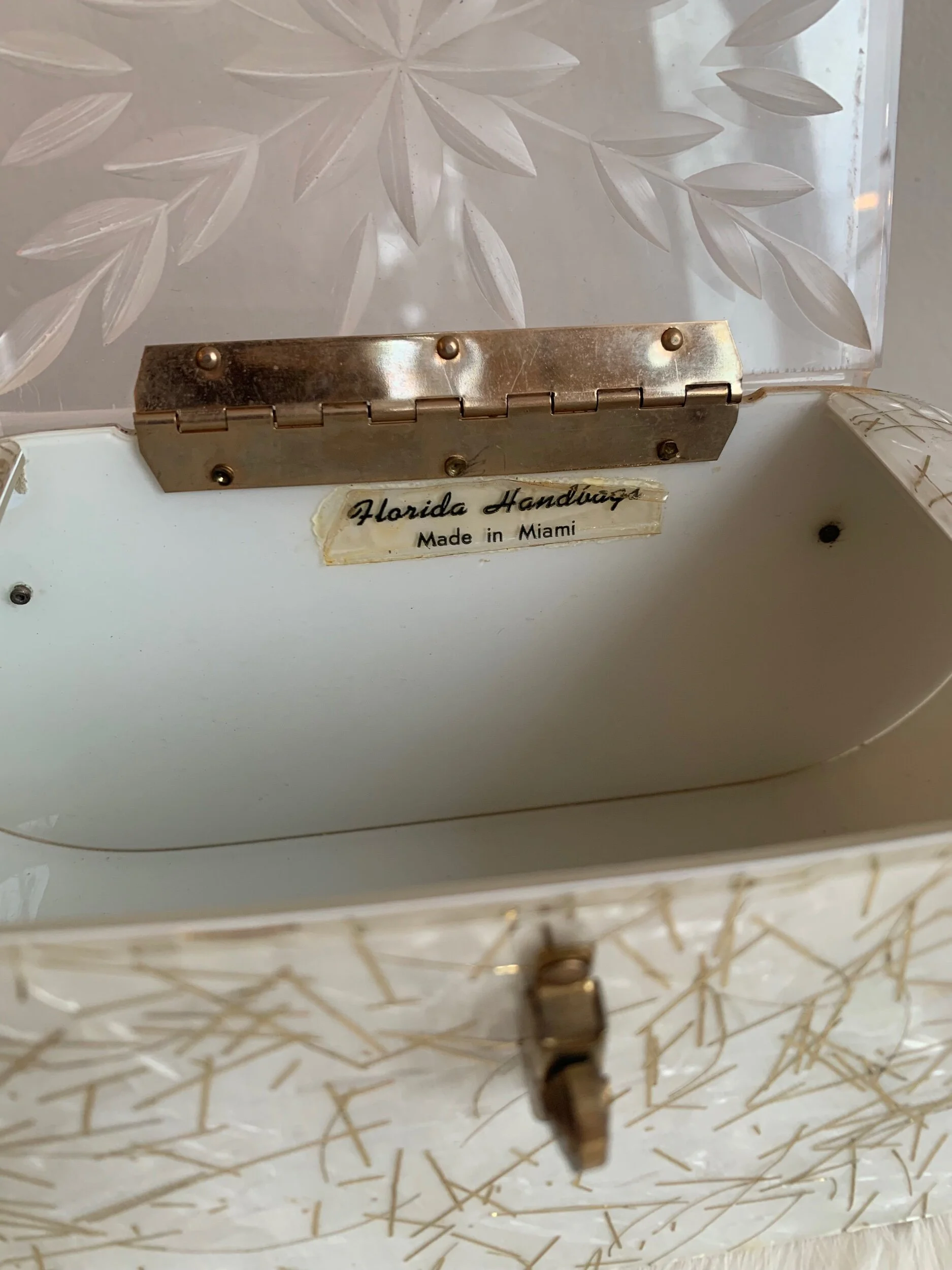 81EF9B30-3F22-4ADF-ACD7-FF269E27471F