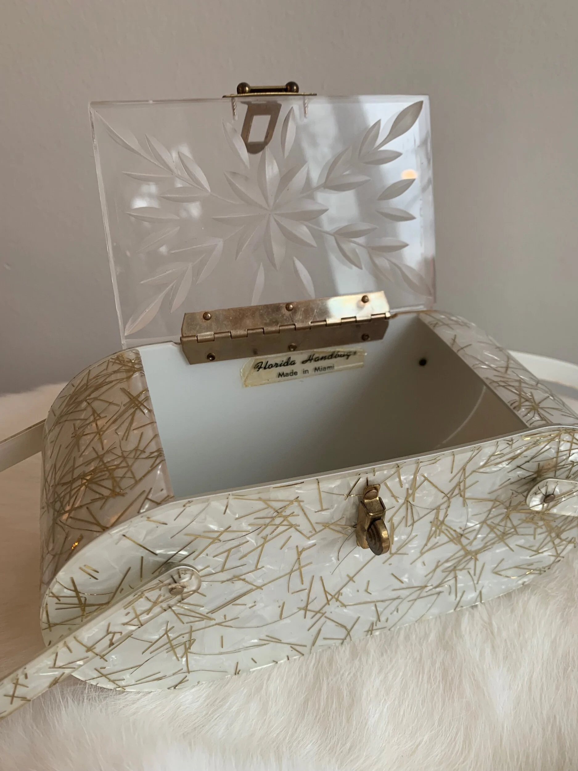 41B3833B-8785-4E2A-B07E-687634EE870E