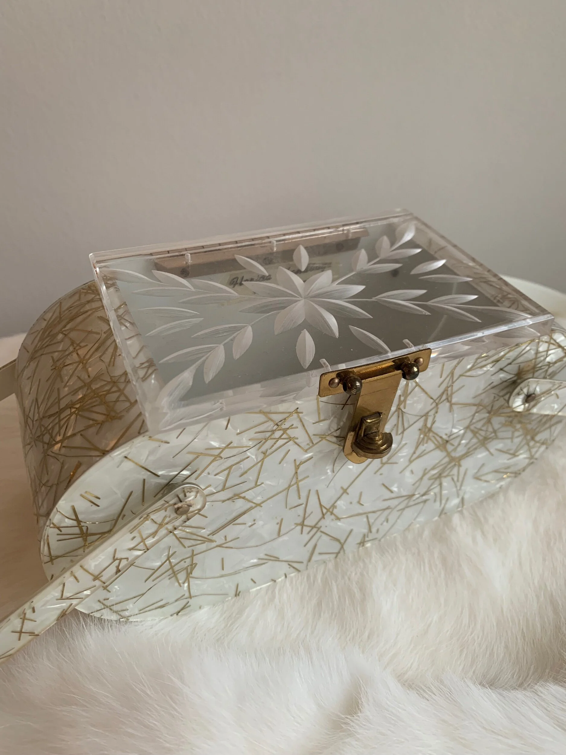 CDE931B2-5E42-4E5F-9FAA-FD4E1657810B