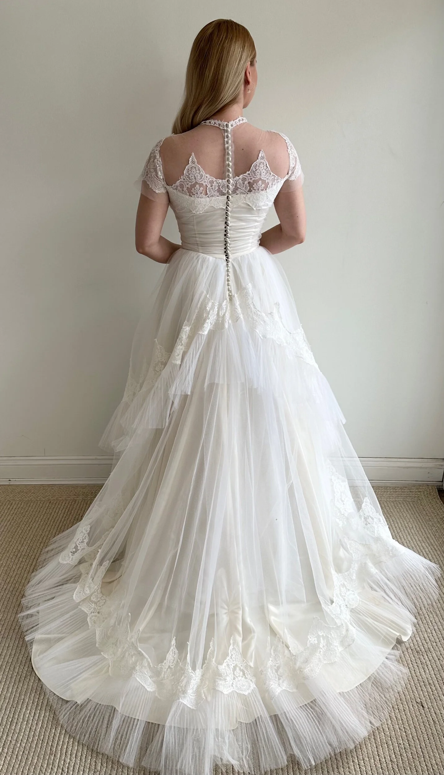 38DCE082-6DB4-4129-BA66-DFA3C8CDEA66