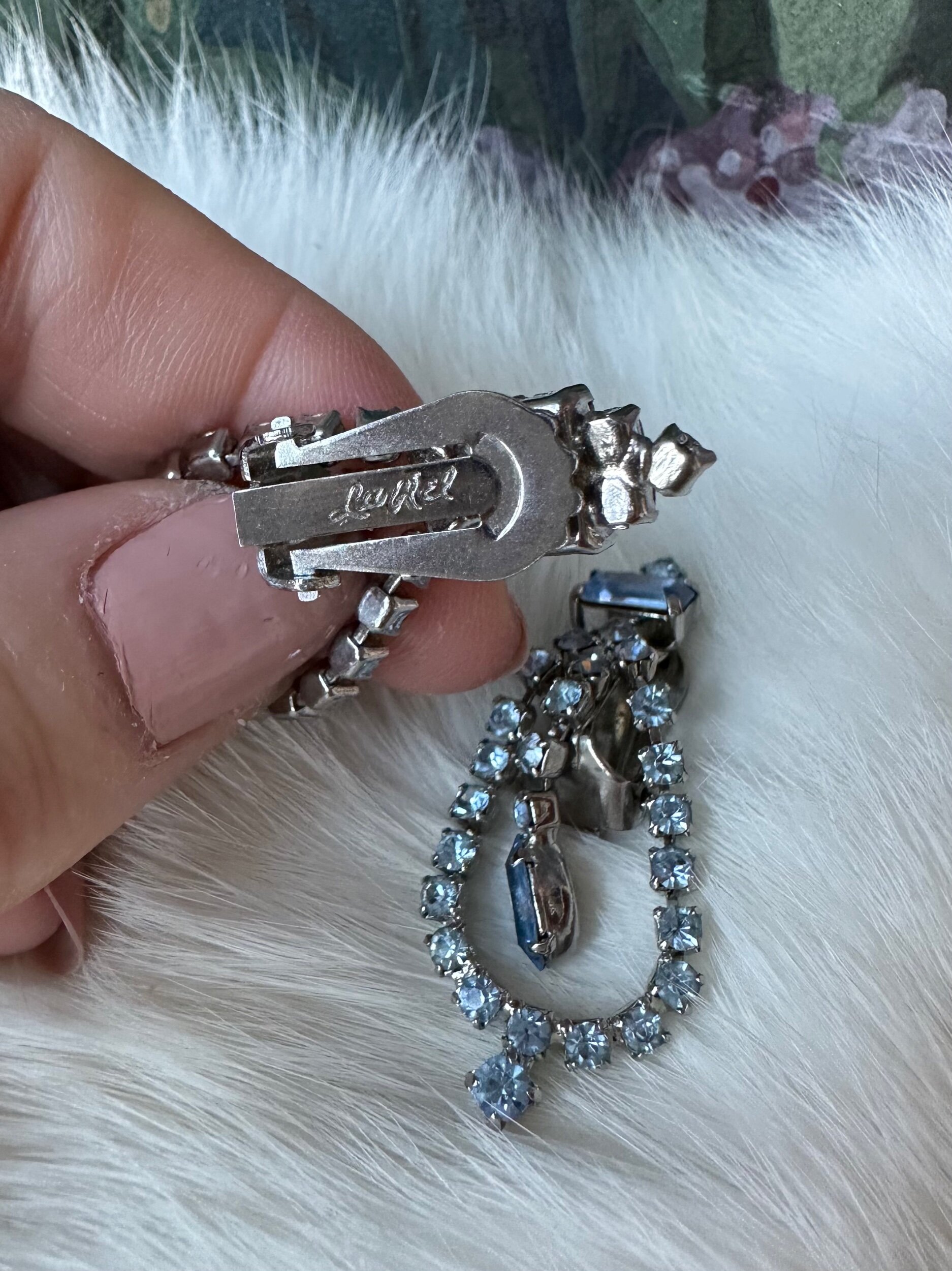 64A41099-7AC7-4FC8-A983-BB7EC9DDBE41