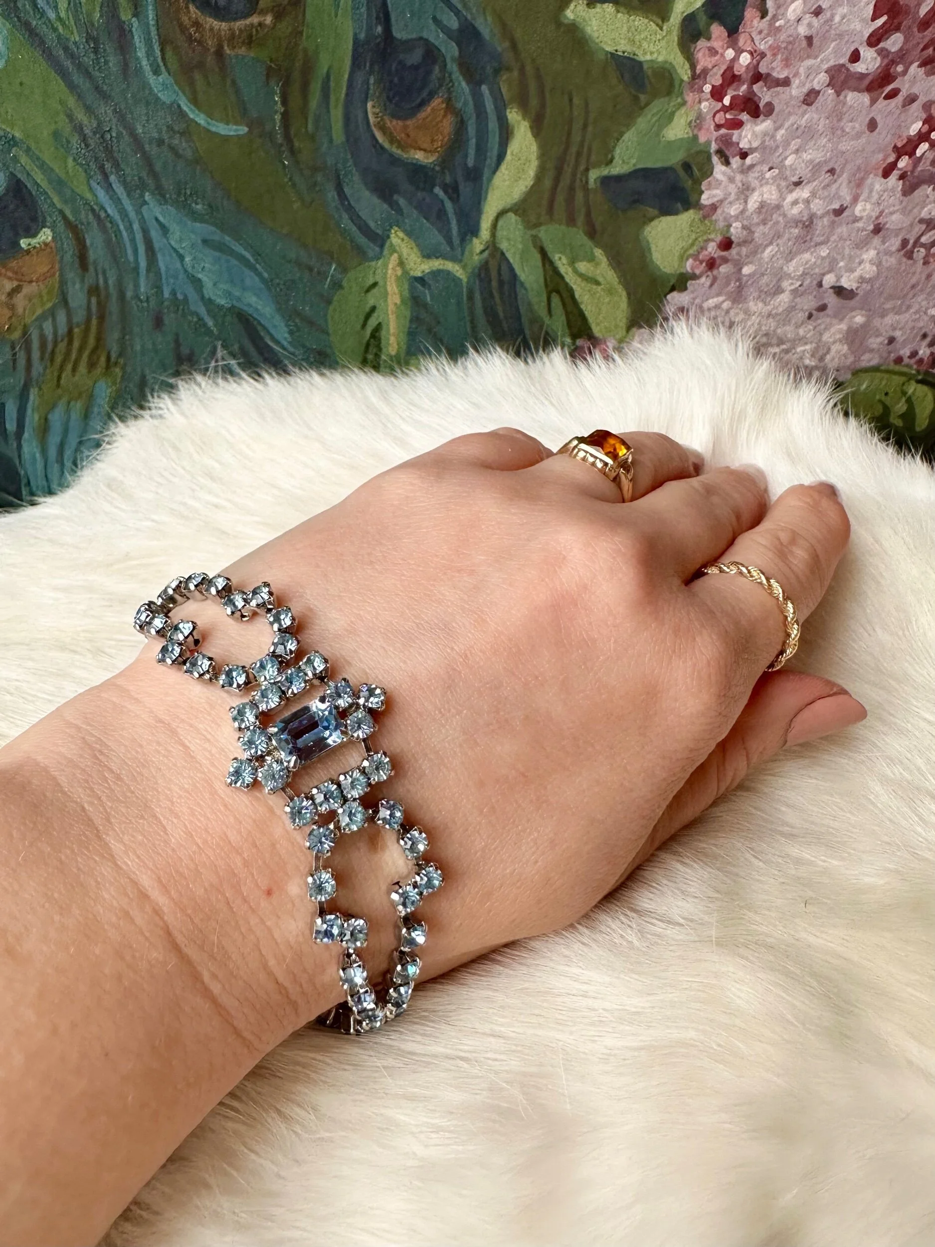 6B1E1D78-5B76-4C14-8FDB-BB8A0E20A7CB