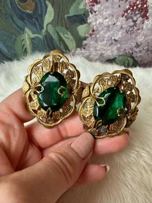 1930s Gold-Tone Belt Buckles with Green Crystals — Miranda display picture 1