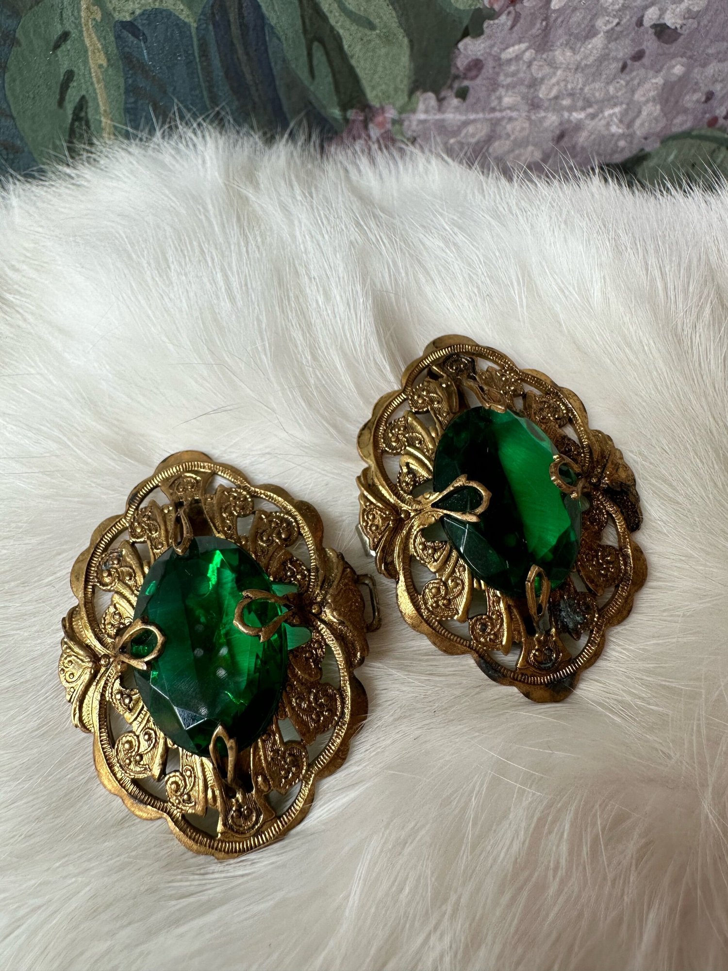 1930s Gold-Tone Belt Buckles with Green Crystals — Miranda display picture 1