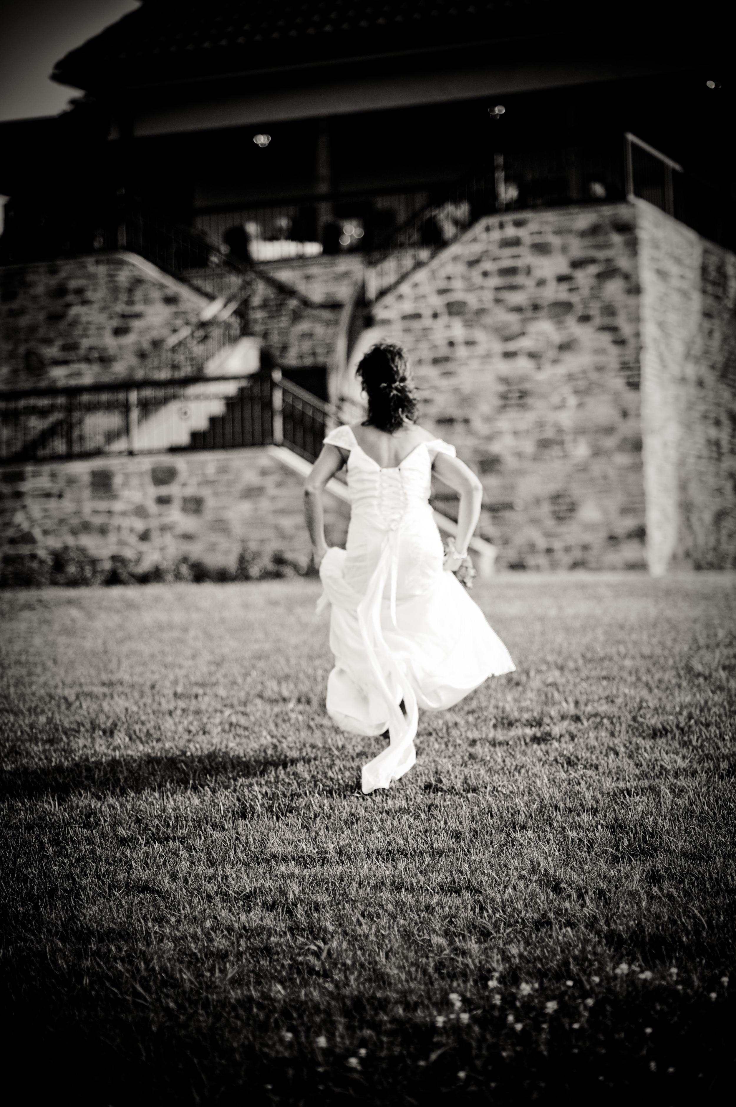 Raffaldini Bride Running to her wedding, Kenneth Light Studios - Peter Farrar