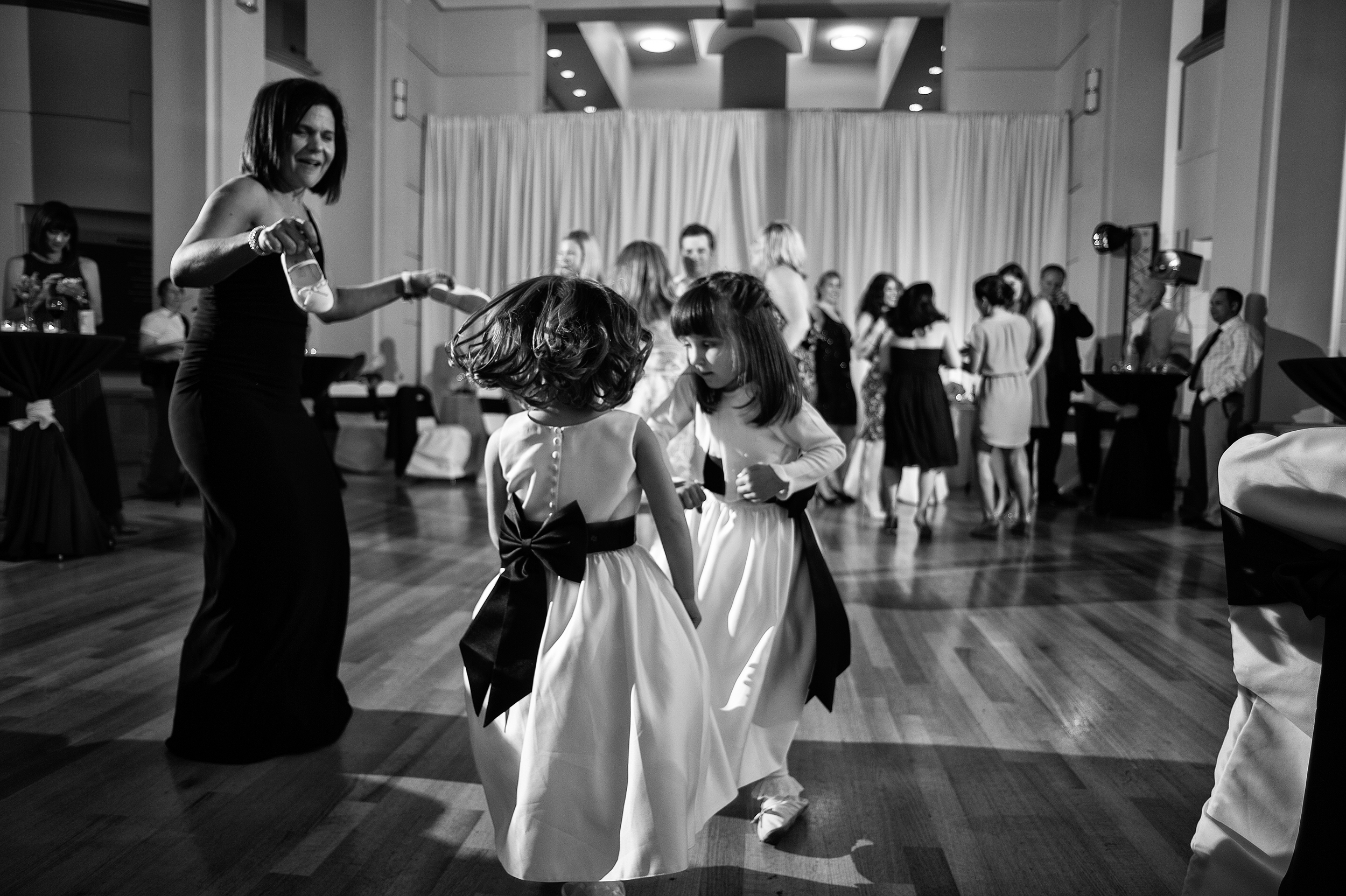 Young Wedding Dancers, Basingstoke Wedding Photographers - Peter Farrar