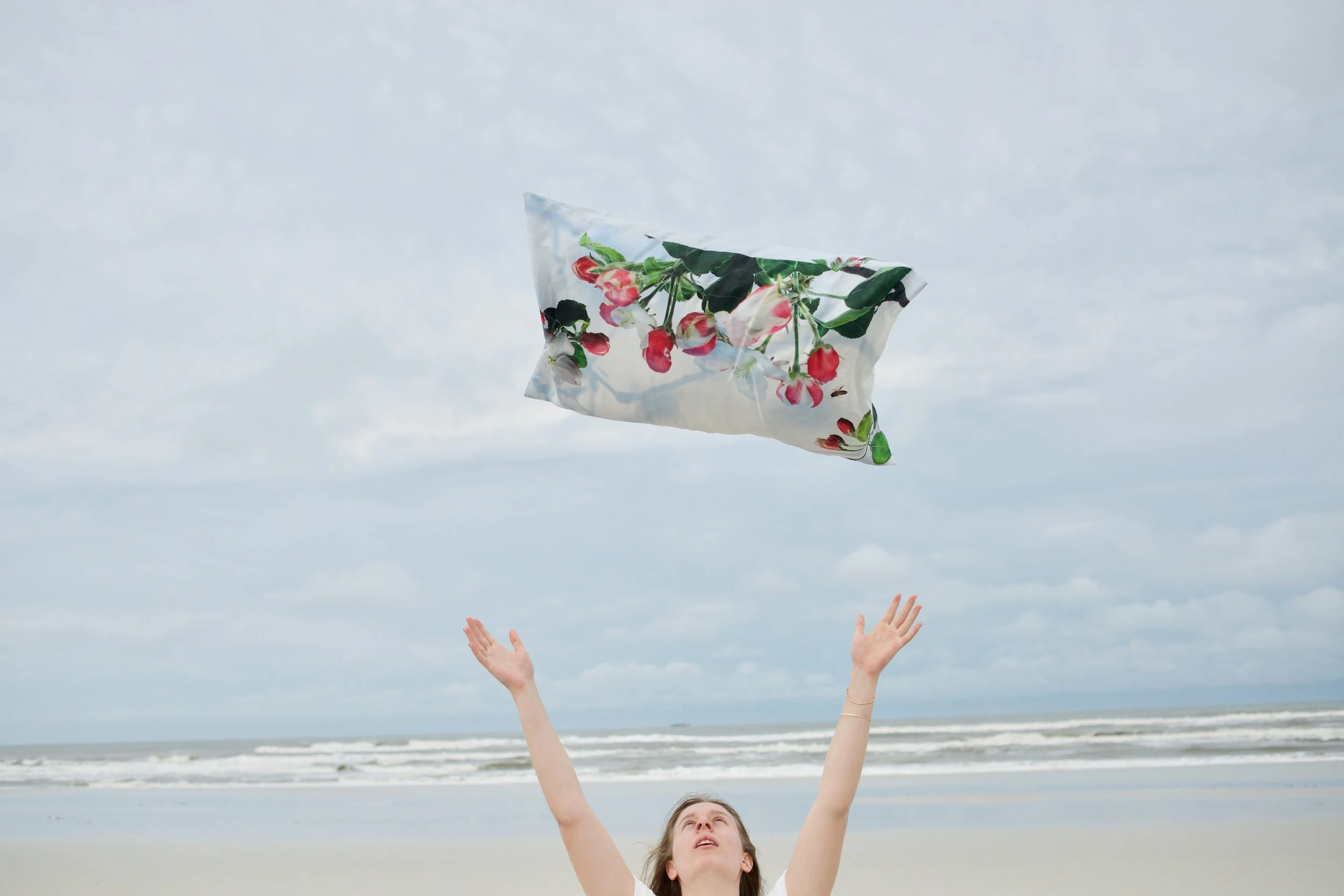 edda apples in air.jpg