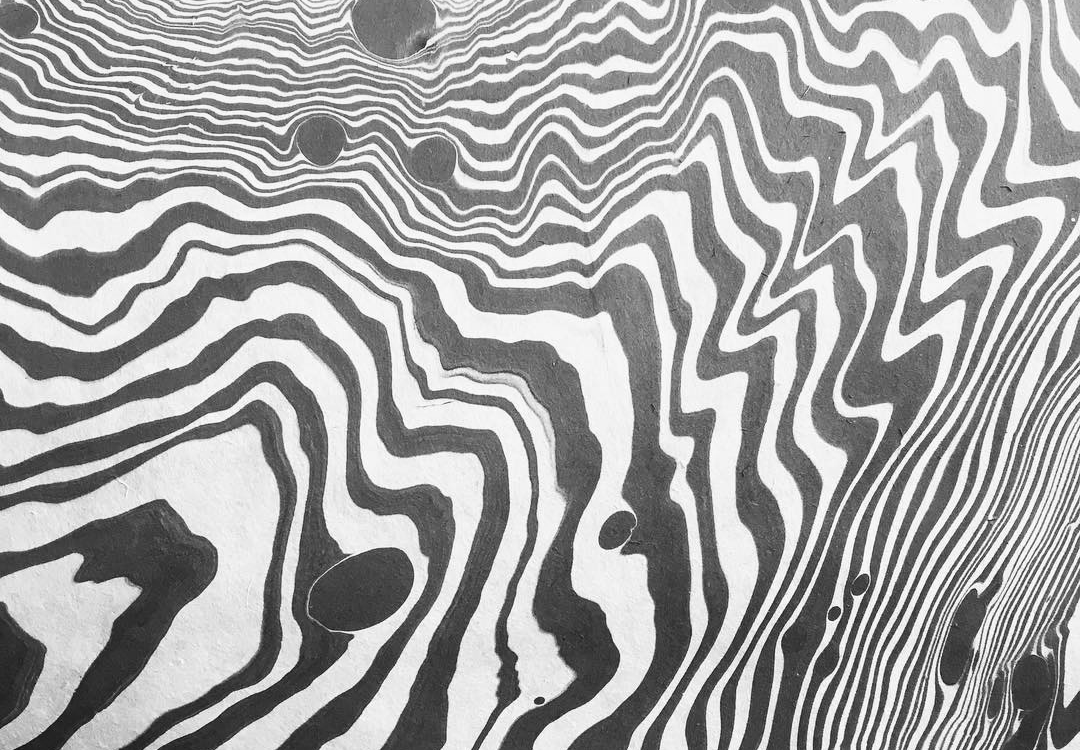 Working primarily on silk, the textiles produced at Kuwa are printed using the suminagashi technique, a Japanese method of marbling.
