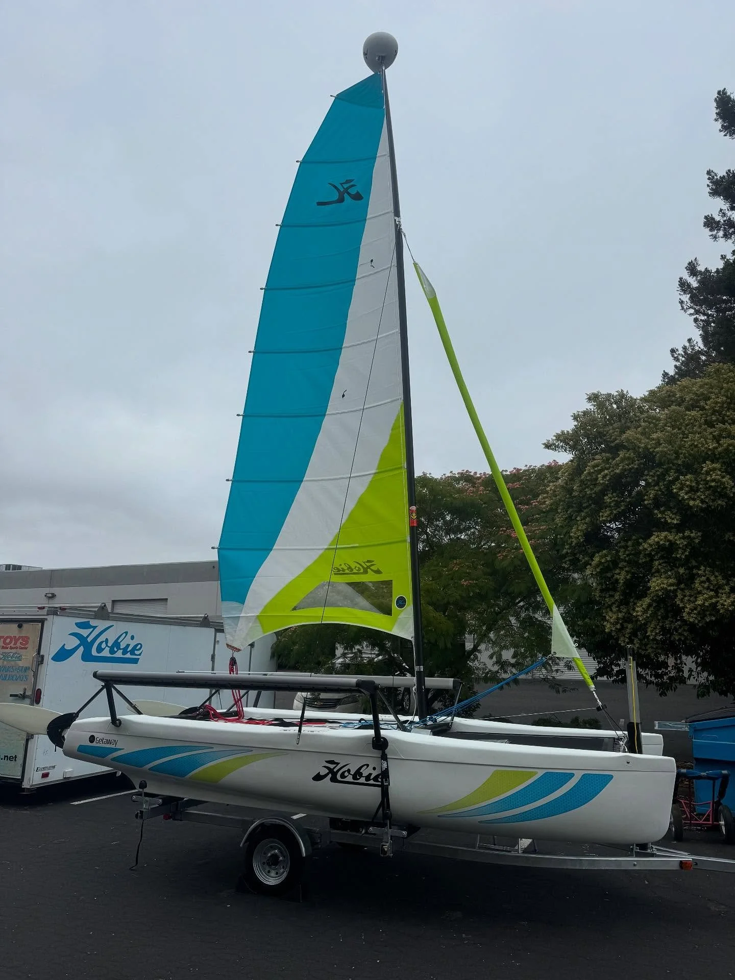 Check out this beauty!! A Hobie Getaway that set sail last week. #hobie #hobiecat #hobiegetaway #hobiesailing