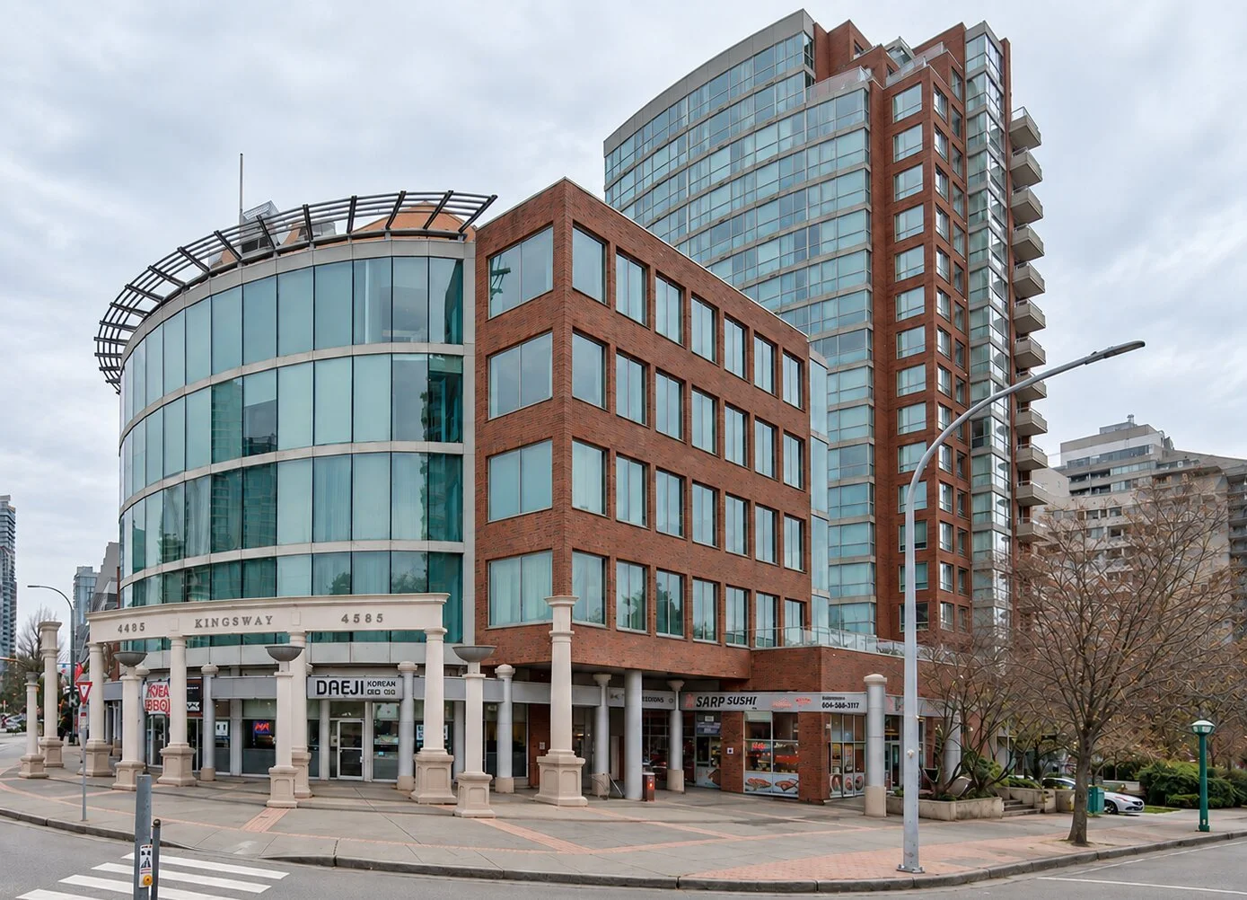 Front entrance at 4885 Kingsway in Metrotown, Burnaby